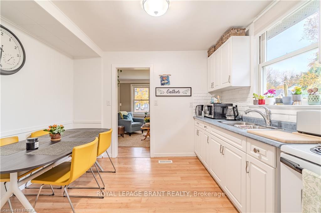 Photo 9 of 49 Kelly Street, Hamilton, Waterdown — HOMEH