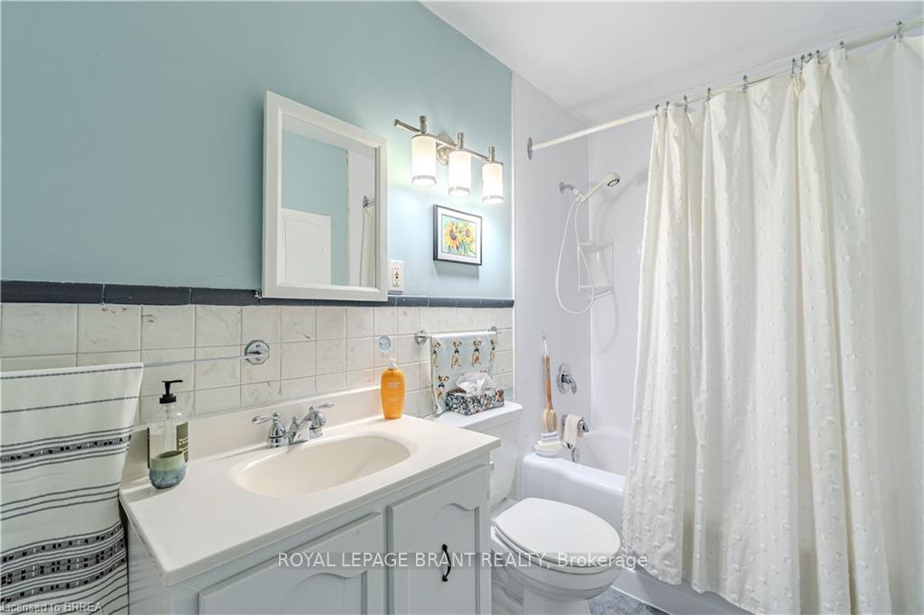 Photo 13 of 49 Kelly Street, Hamilton, Waterdown — HOMEH