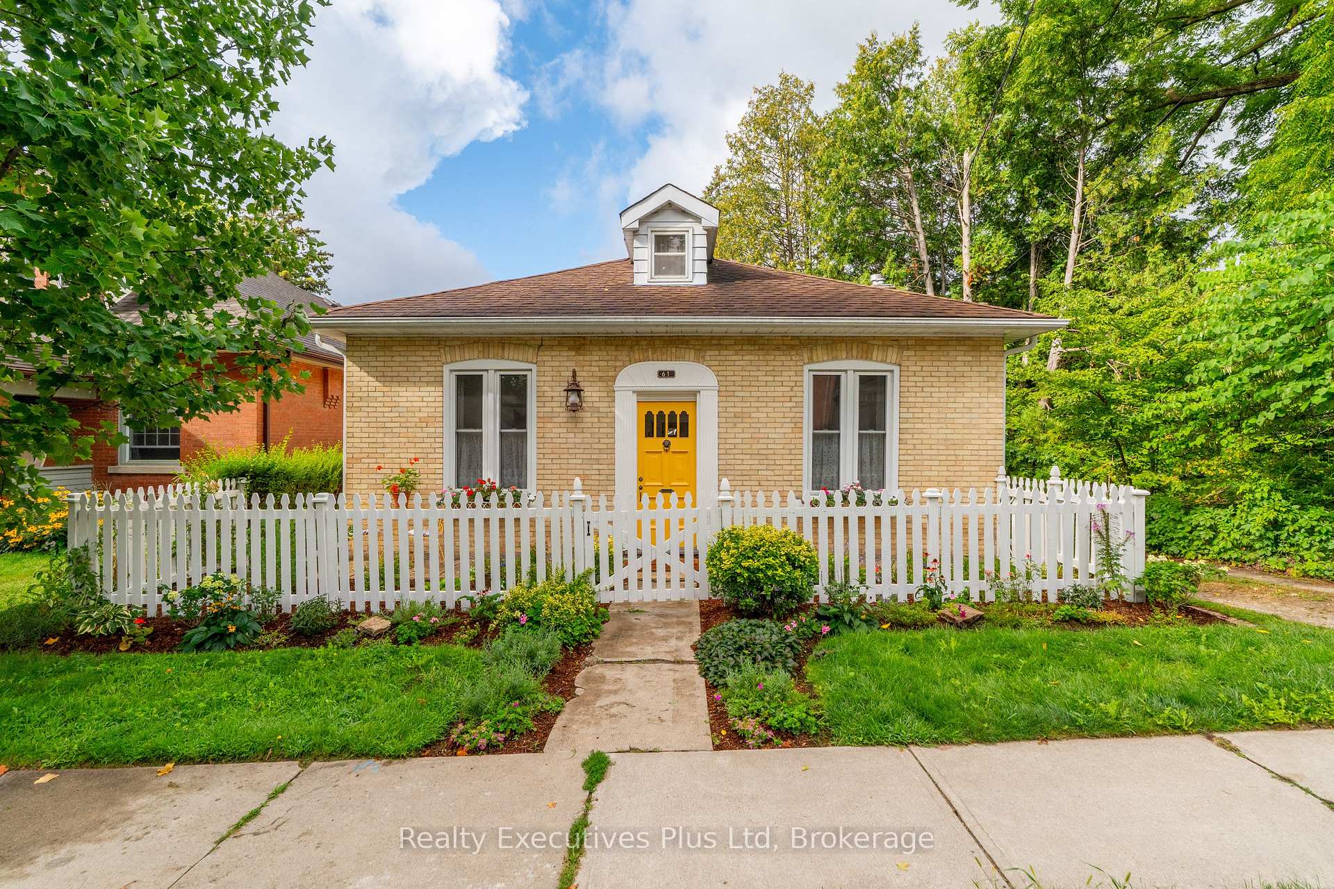 Photo 2 of 61 Hearn Avenue, Guelph, Junction/Onward Willow — HOMEH