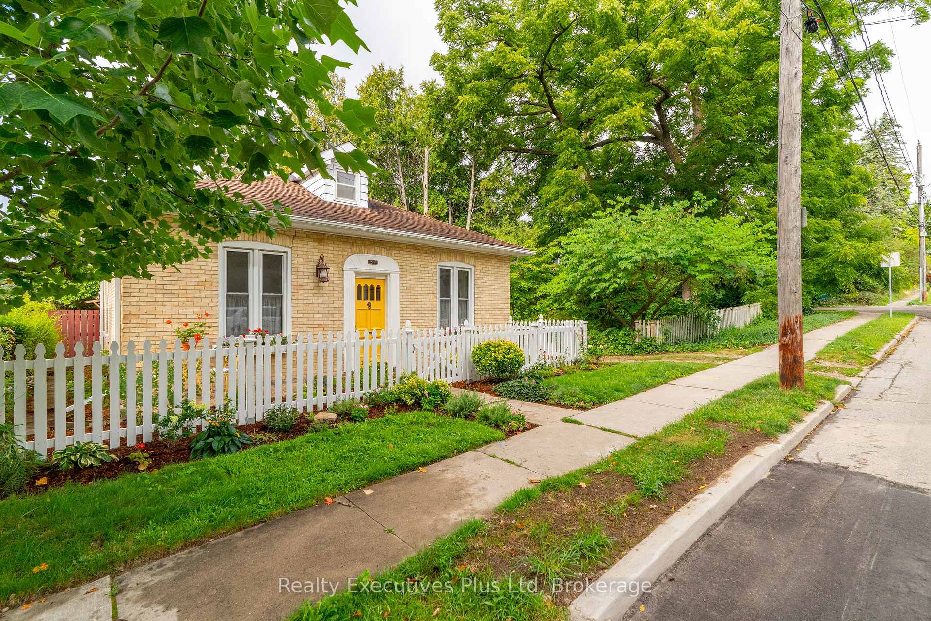 Photo 3 of 61 Hearn Avenue, Guelph, Junction/Onward Willow — HOMEH