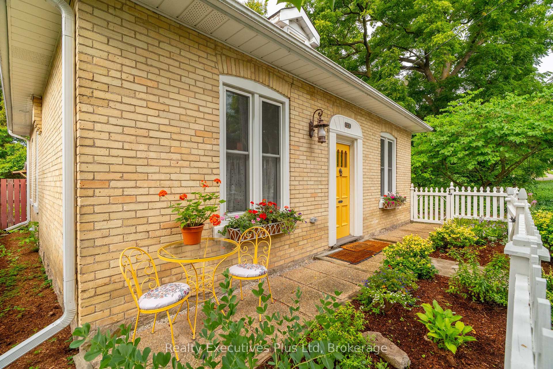 Photo 5 of 61 Hearn Avenue, Guelph, Junction/Onward Willow — HOMEH