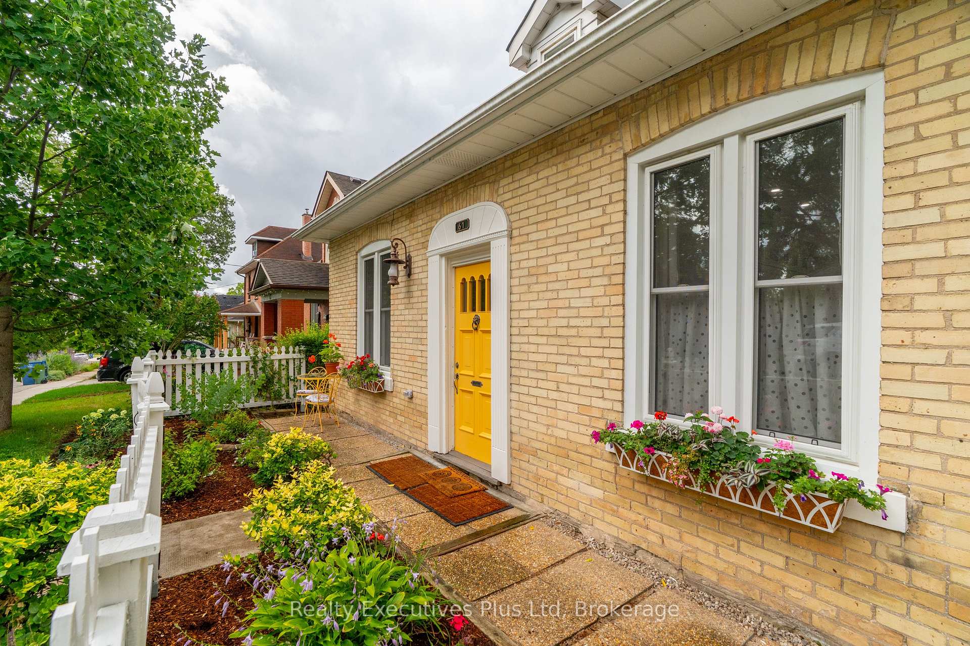 Photo 6 of 61 Hearn Avenue, Guelph, Junction/Onward Willow — HOMEH