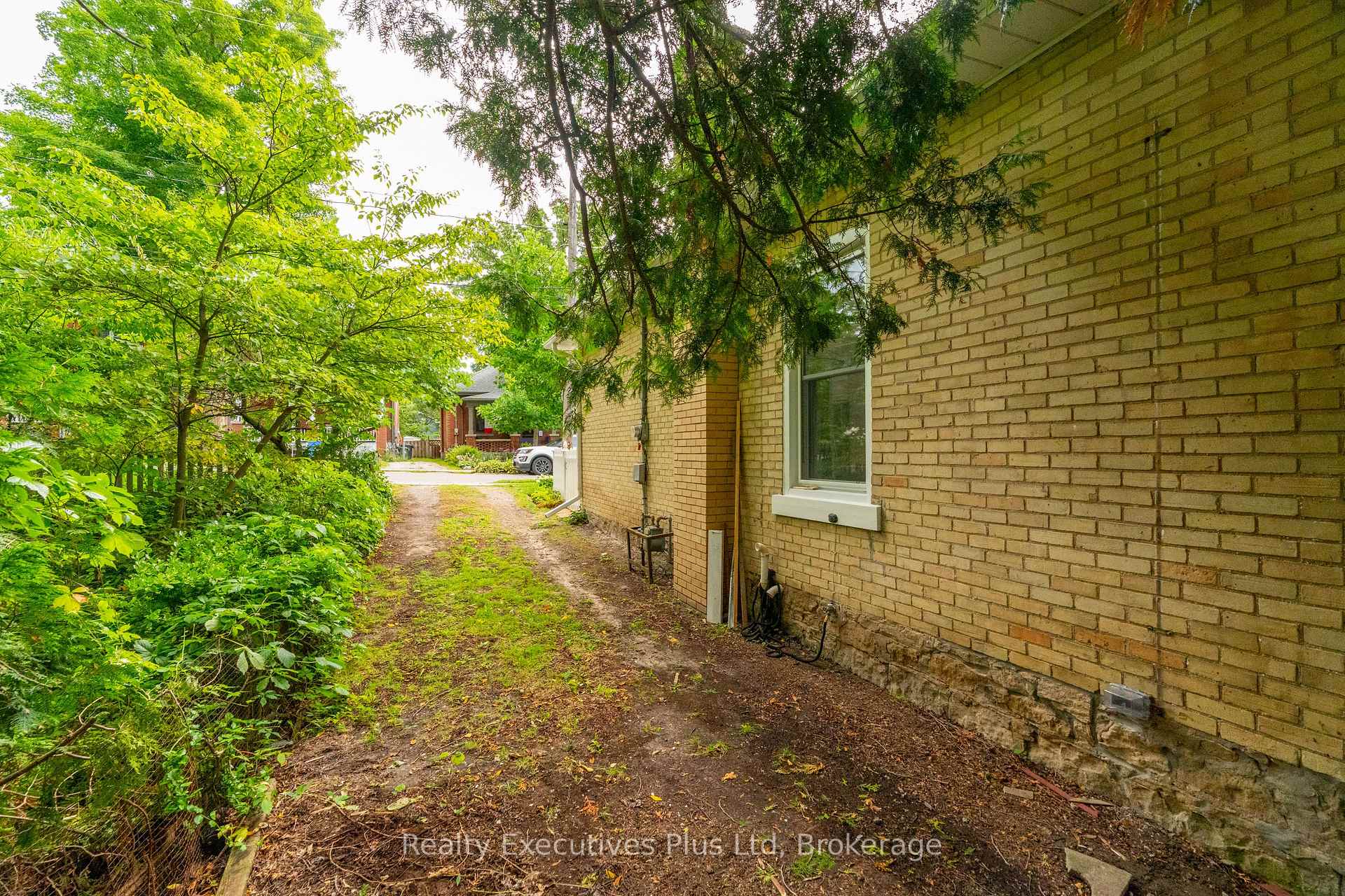 Photo 35 of 61 Hearn Avenue, Guelph, Junction/Onward Willow — HOMEH