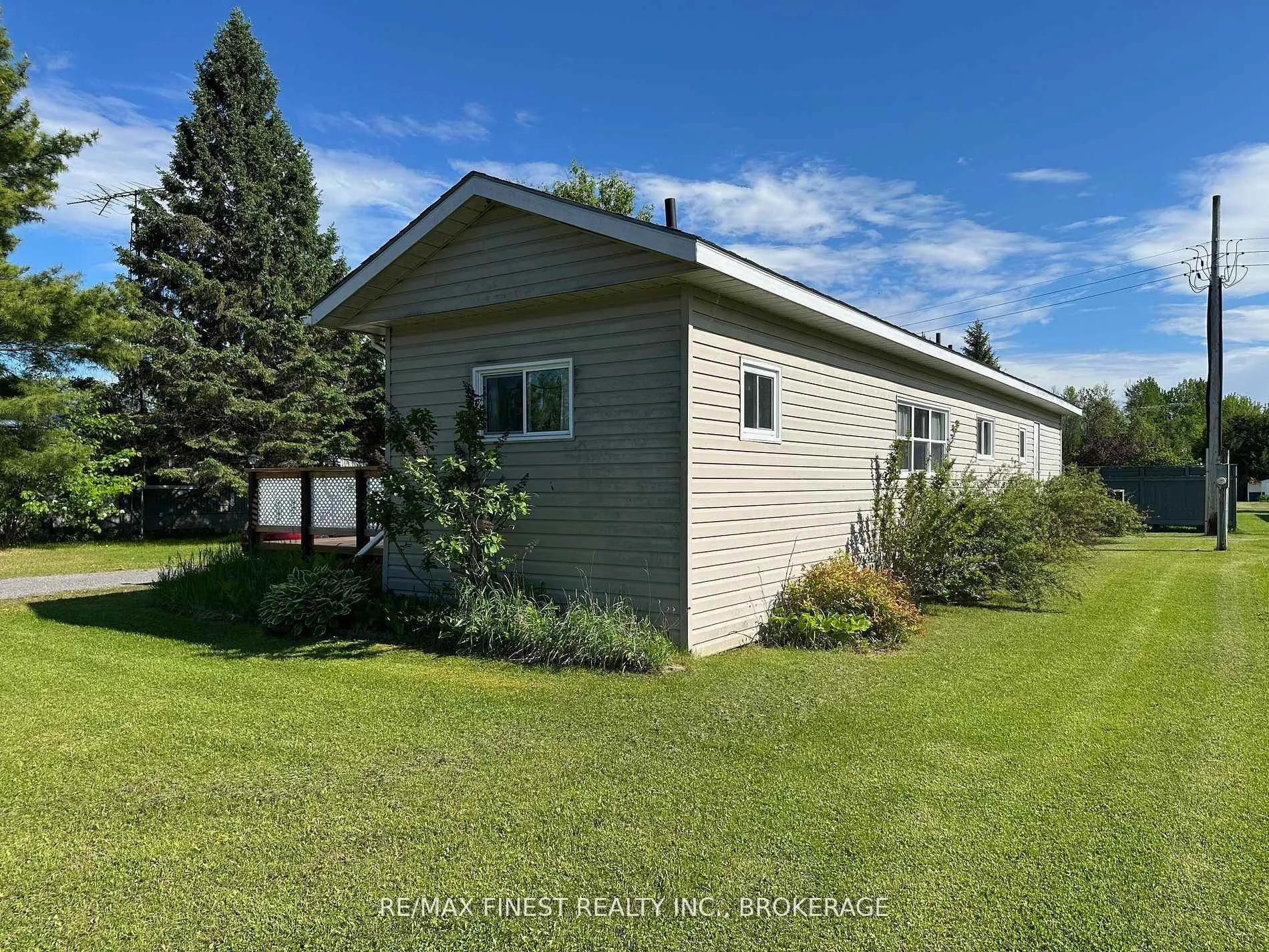 Photo 2 of 4425 Front Street, Frontenac, Frontenac South — HOMEH