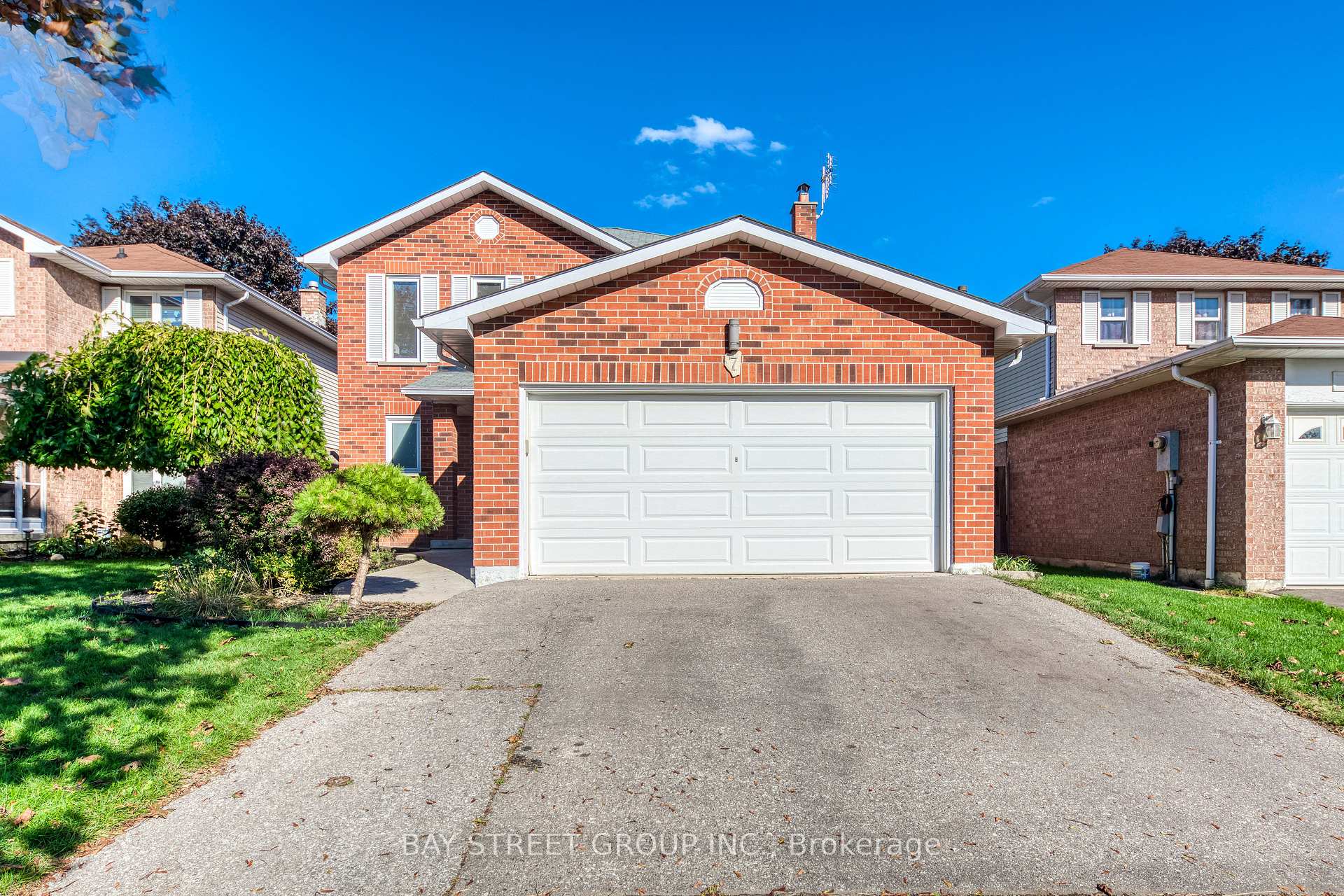 Photo 3 of 7 Empson Court, Ajax, South West — HOMEH