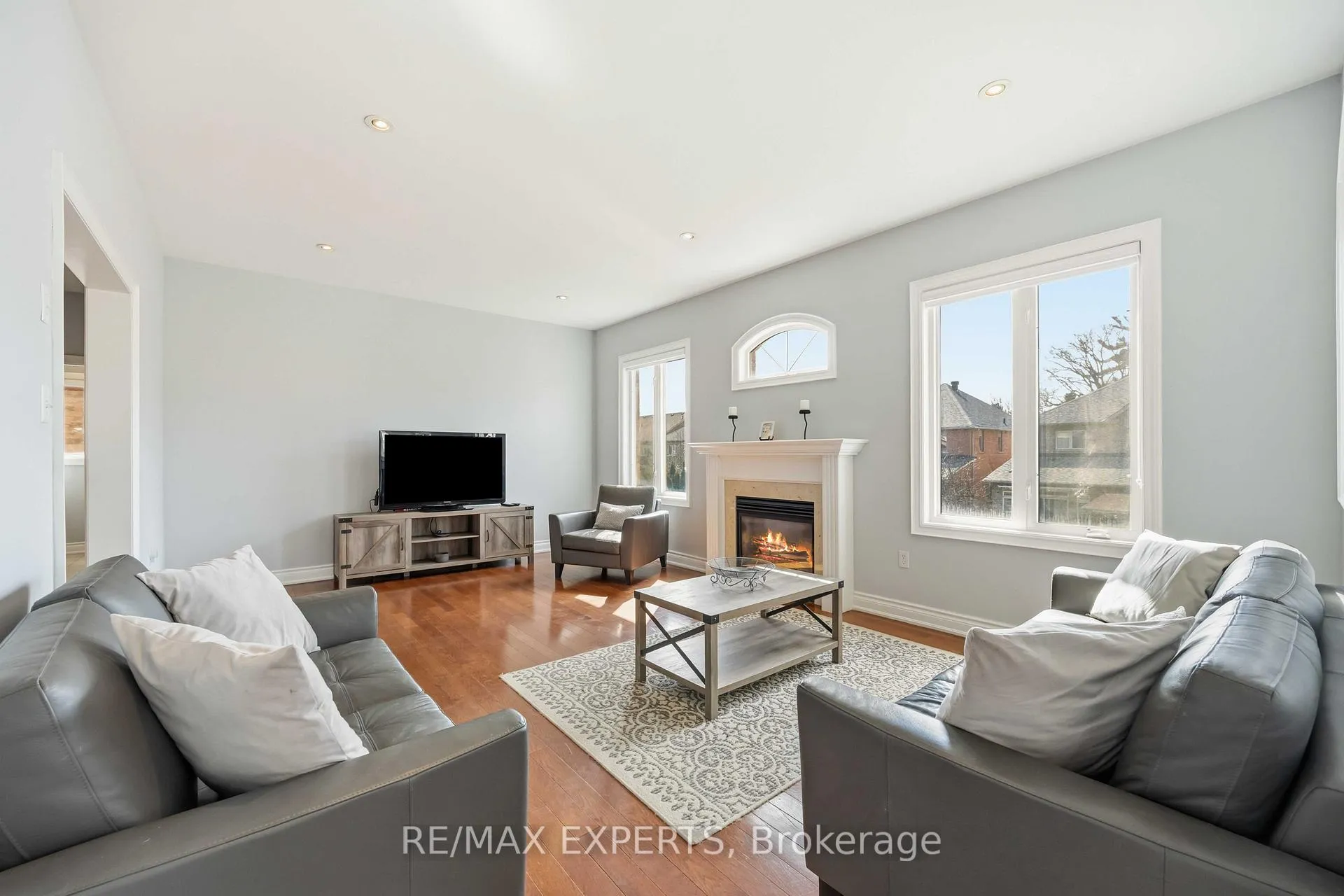 Photo 10 of 135 Pieta Place, Vaughan, Vellore Village — HOMEH