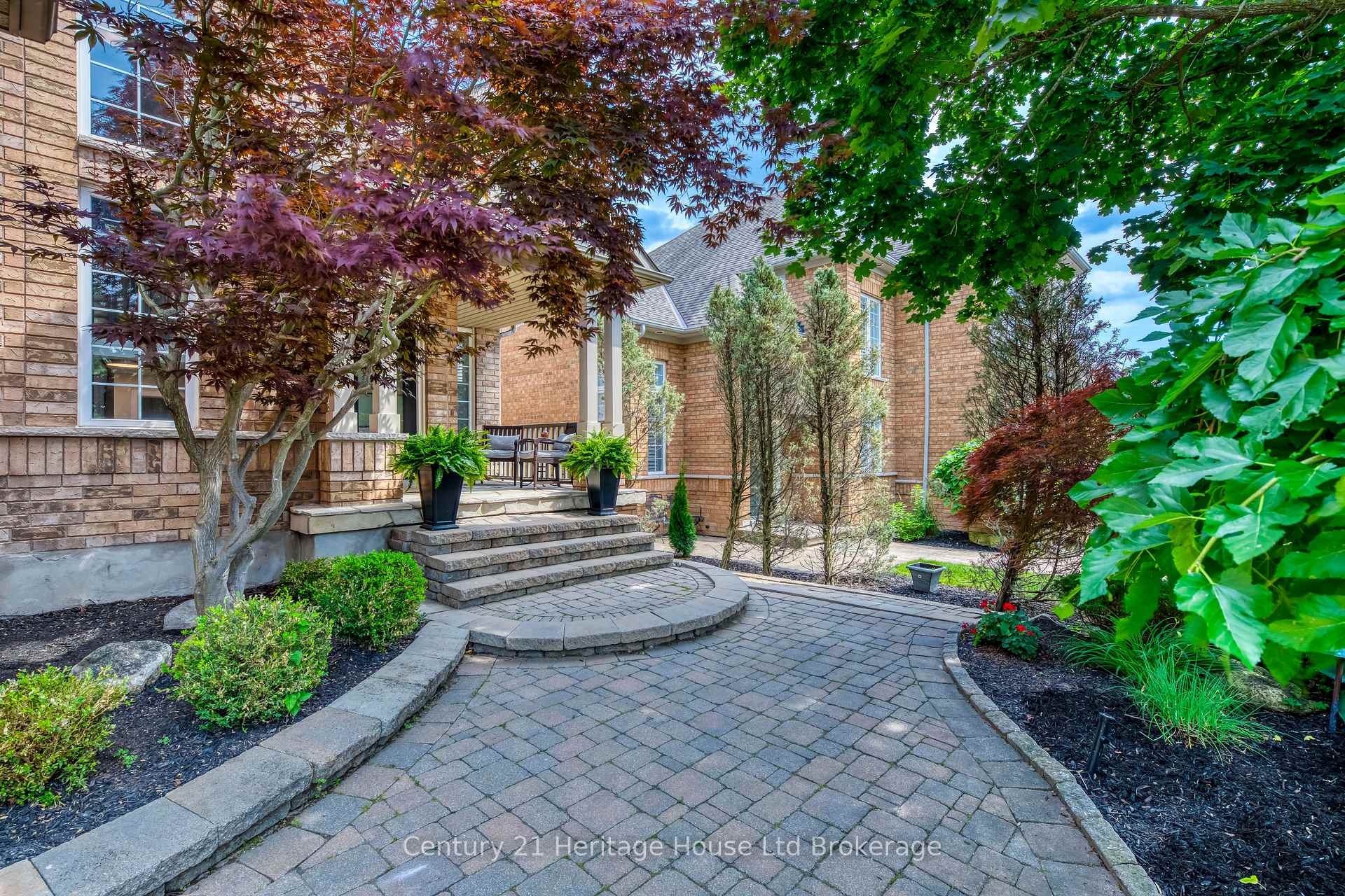 Photo 5 of 16 Sweetman Drive, Hamilton, Dundas — HOMEH