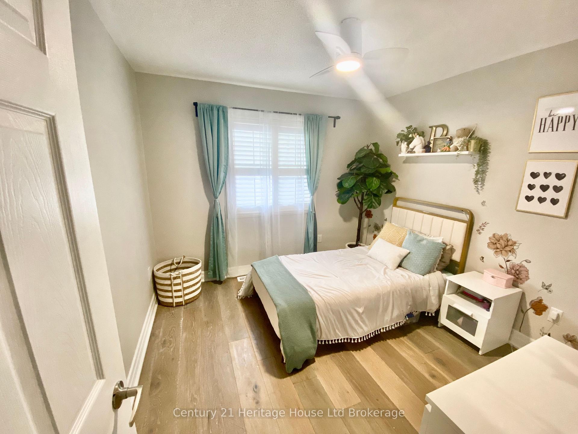 Photo 12 of 16 Sweetman Drive, Hamilton, Dundas — HOMEH