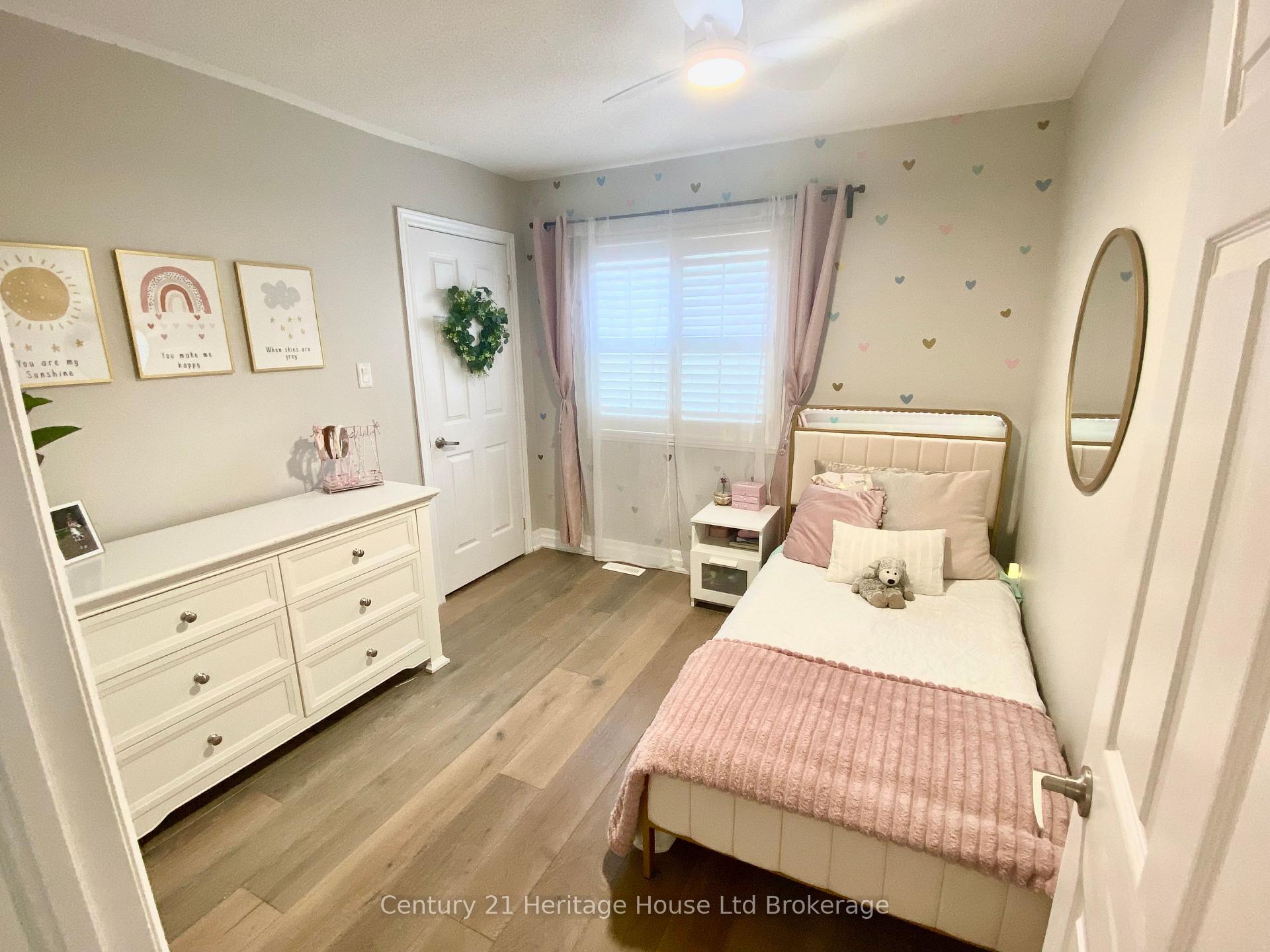 Photo 14 of 16 Sweetman Drive, Hamilton, Dundas — HOMEH