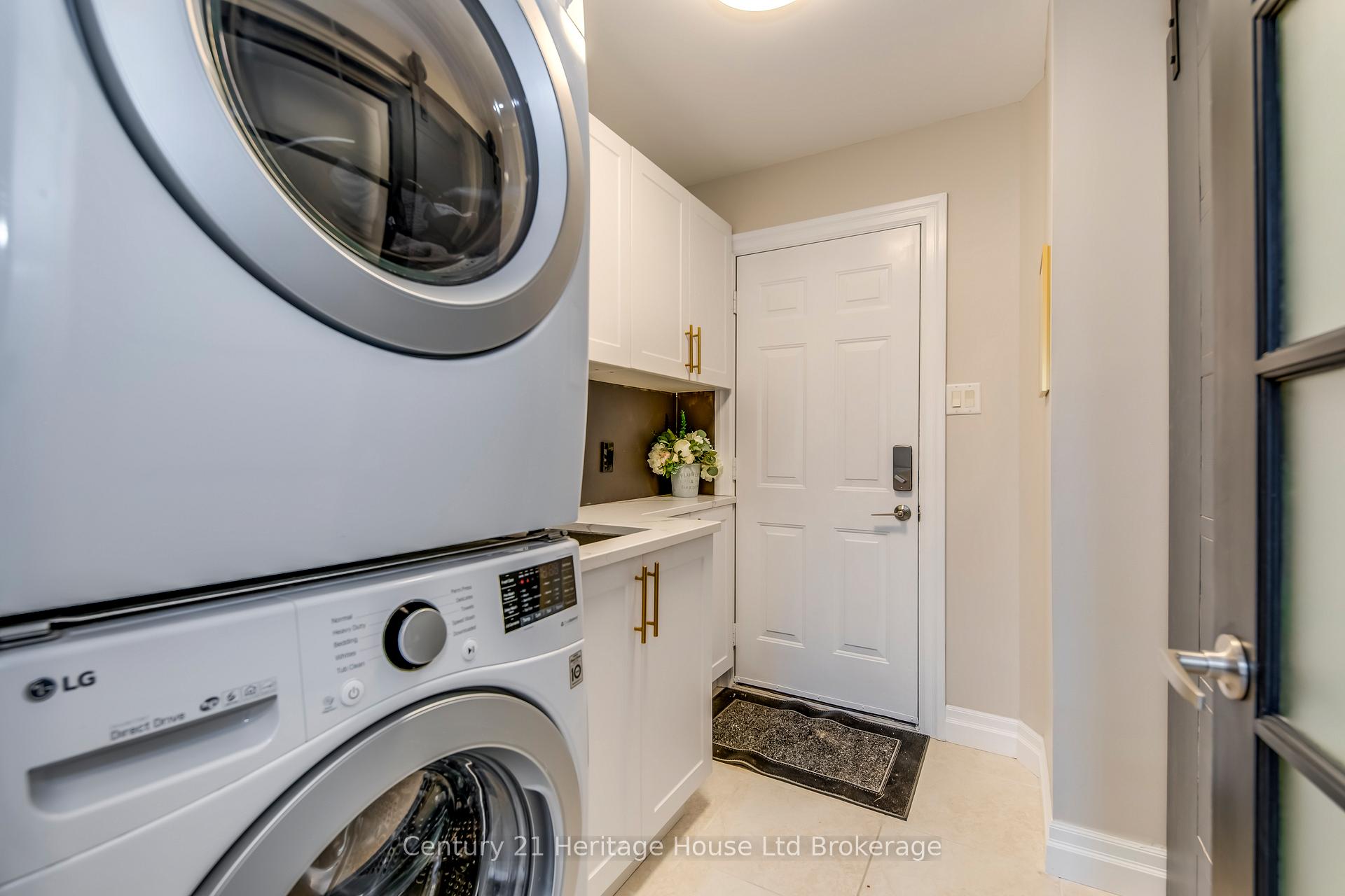 Photo 22 of 16 Sweetman Drive, Hamilton, Dundas — HOMEH