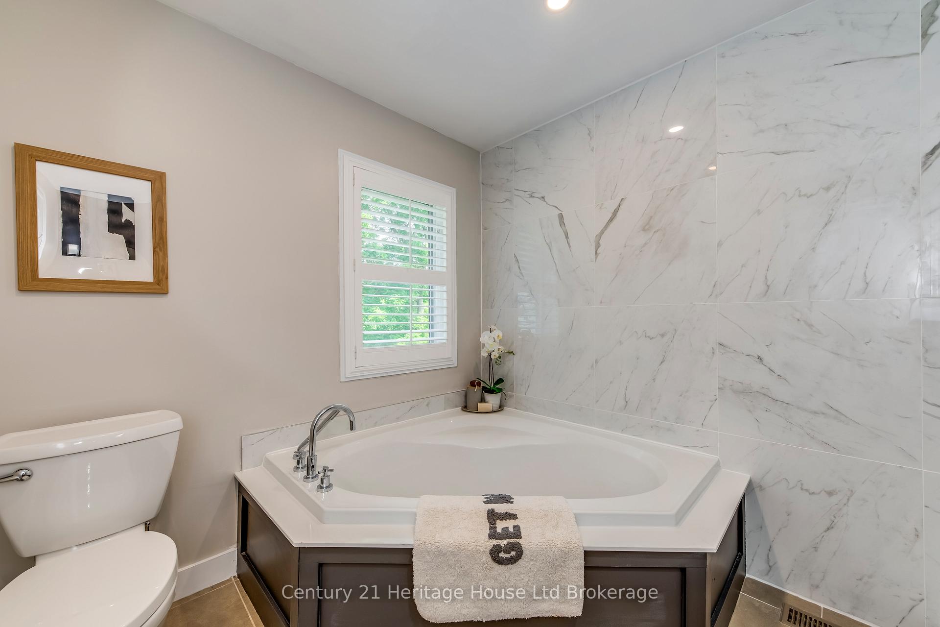 Photo 25 of 16 Sweetman Drive, Hamilton, Dundas — HOMEH