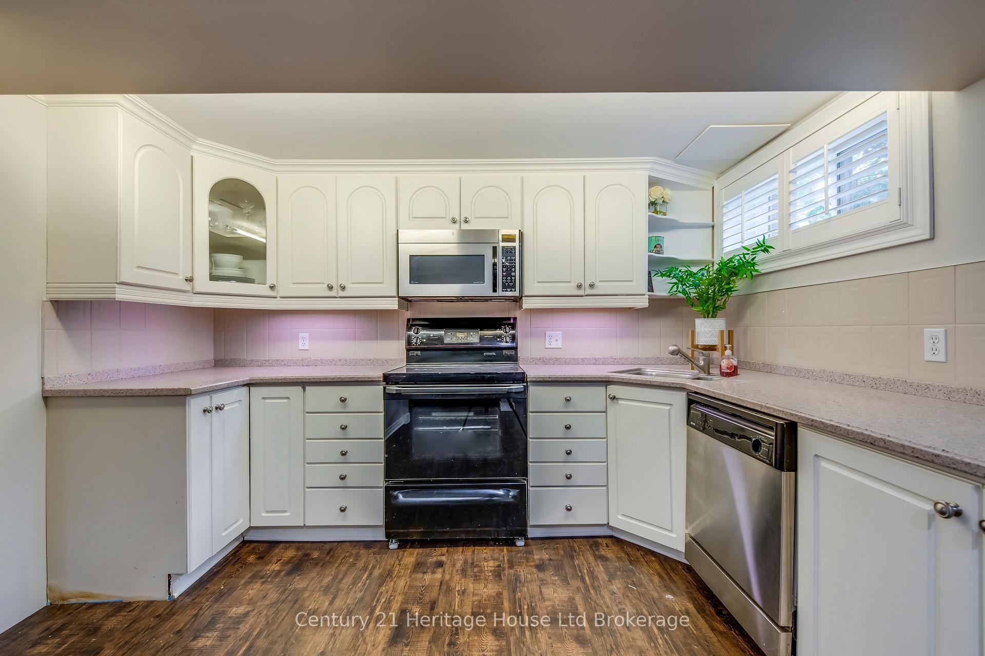 Photo 35 of 16 Sweetman Drive, Hamilton, Dundas — HOMEH
