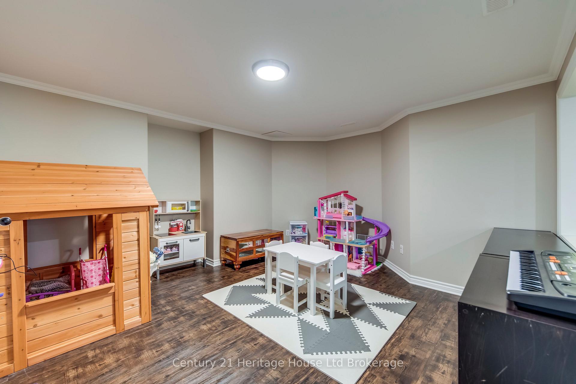 Photo 36 of 16 Sweetman Drive, Hamilton, Dundas — HOMEH