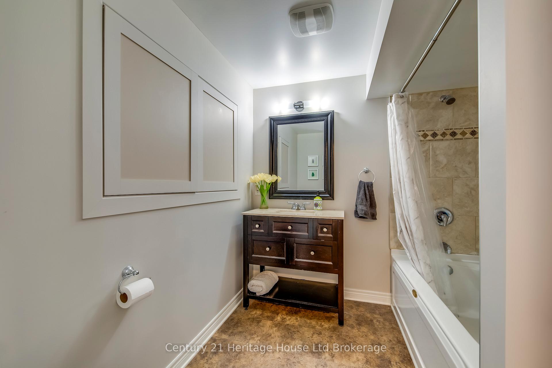 Photo 37 of 16 Sweetman Drive, Hamilton, Dundas — HOMEH