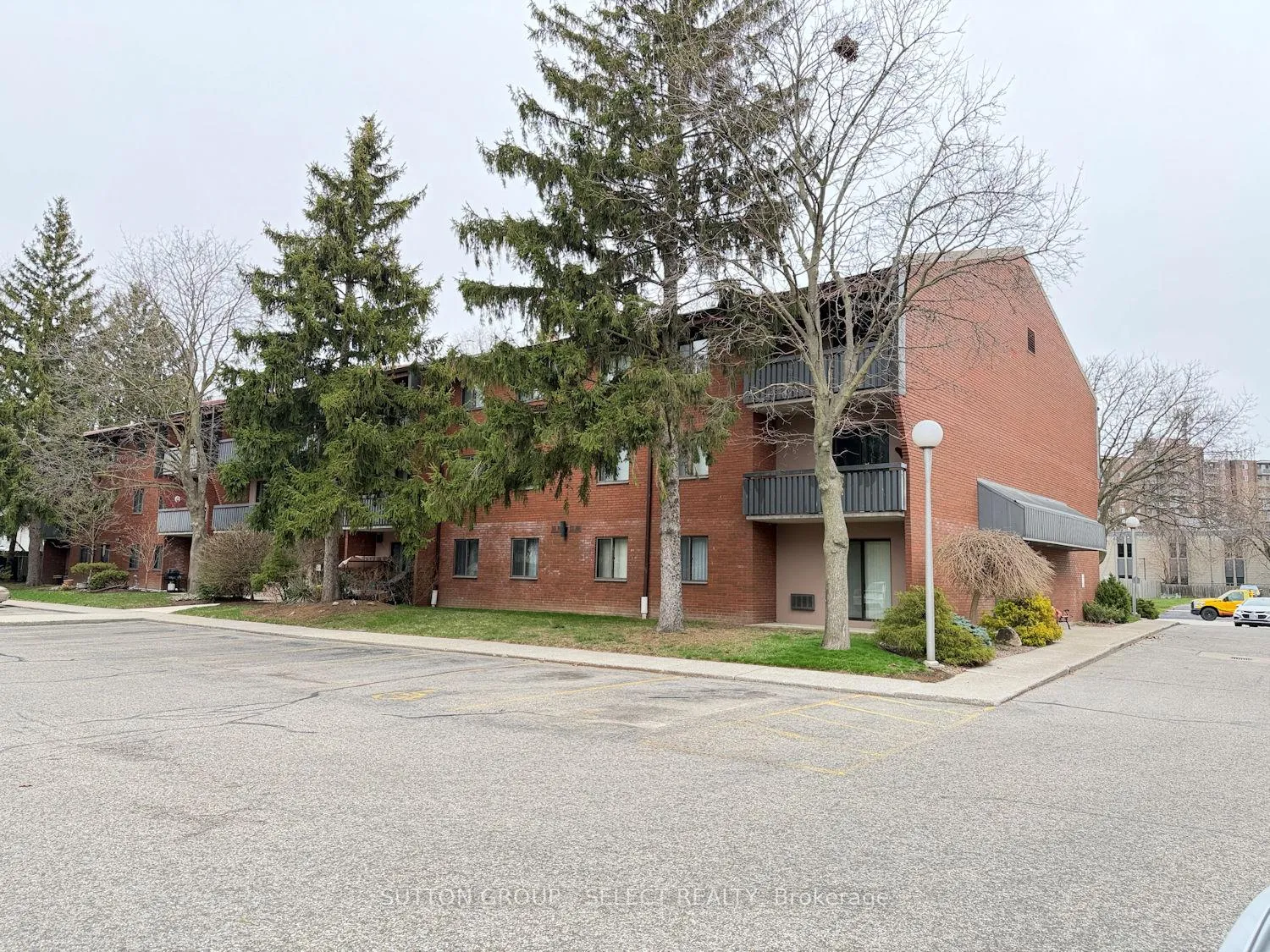 Photo 4 of Unit 309, 202 Campus Parkway, Chatham-Kent, Chatham — HOMEH
