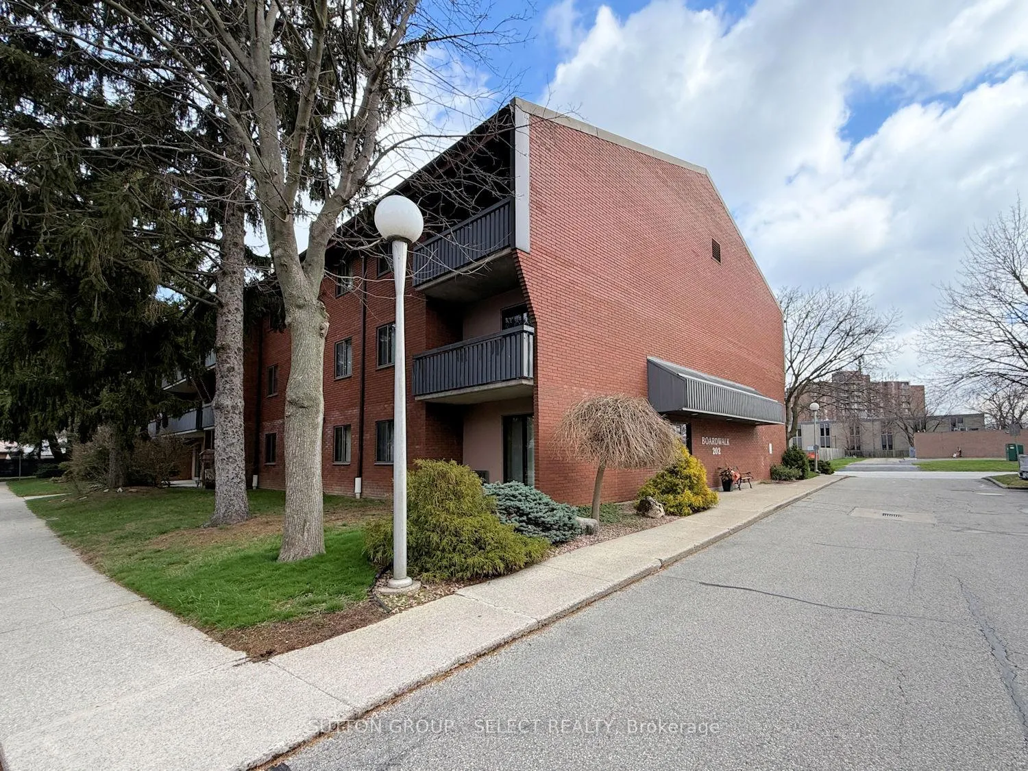 Photo 5 of Unit 309, 202 Campus Parkway, Chatham-Kent, Chatham — HOMEH