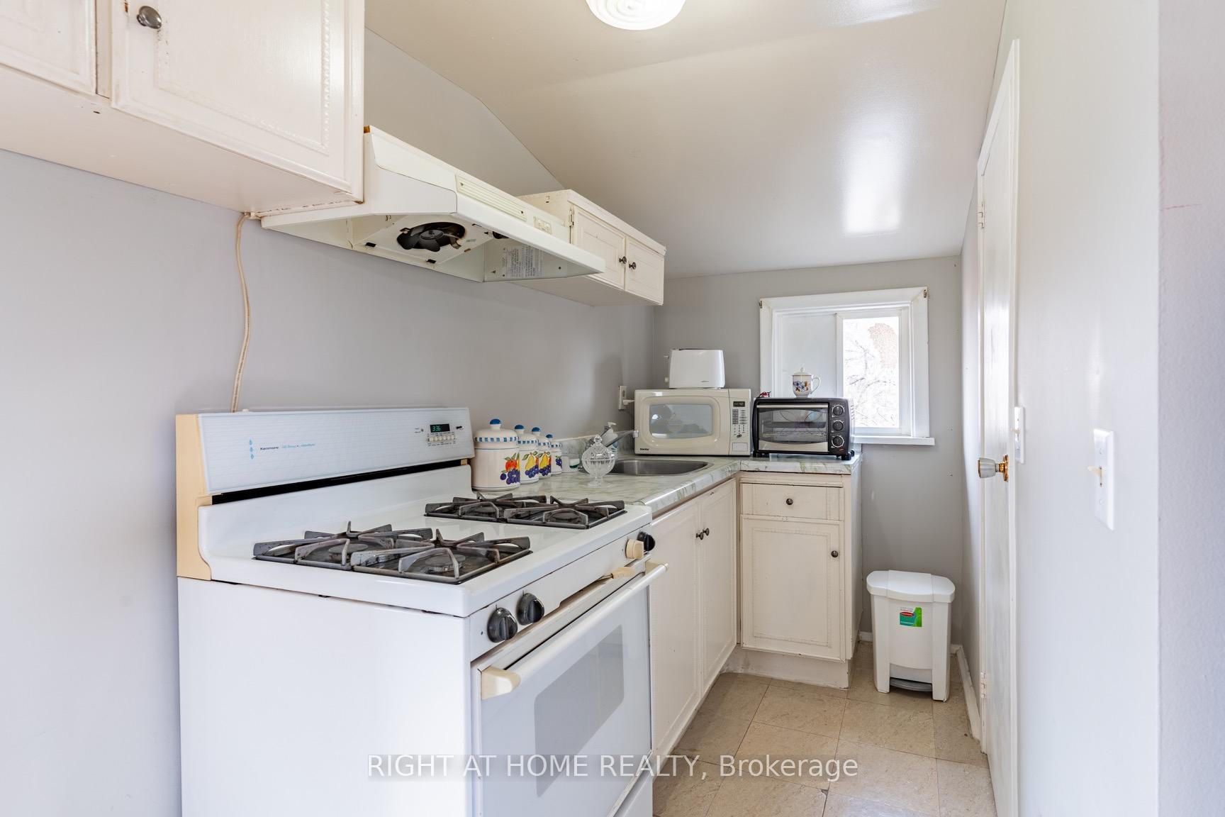 Photo 8 of 487 Cannon Street E, Hamilton, Gibson — HOMEH