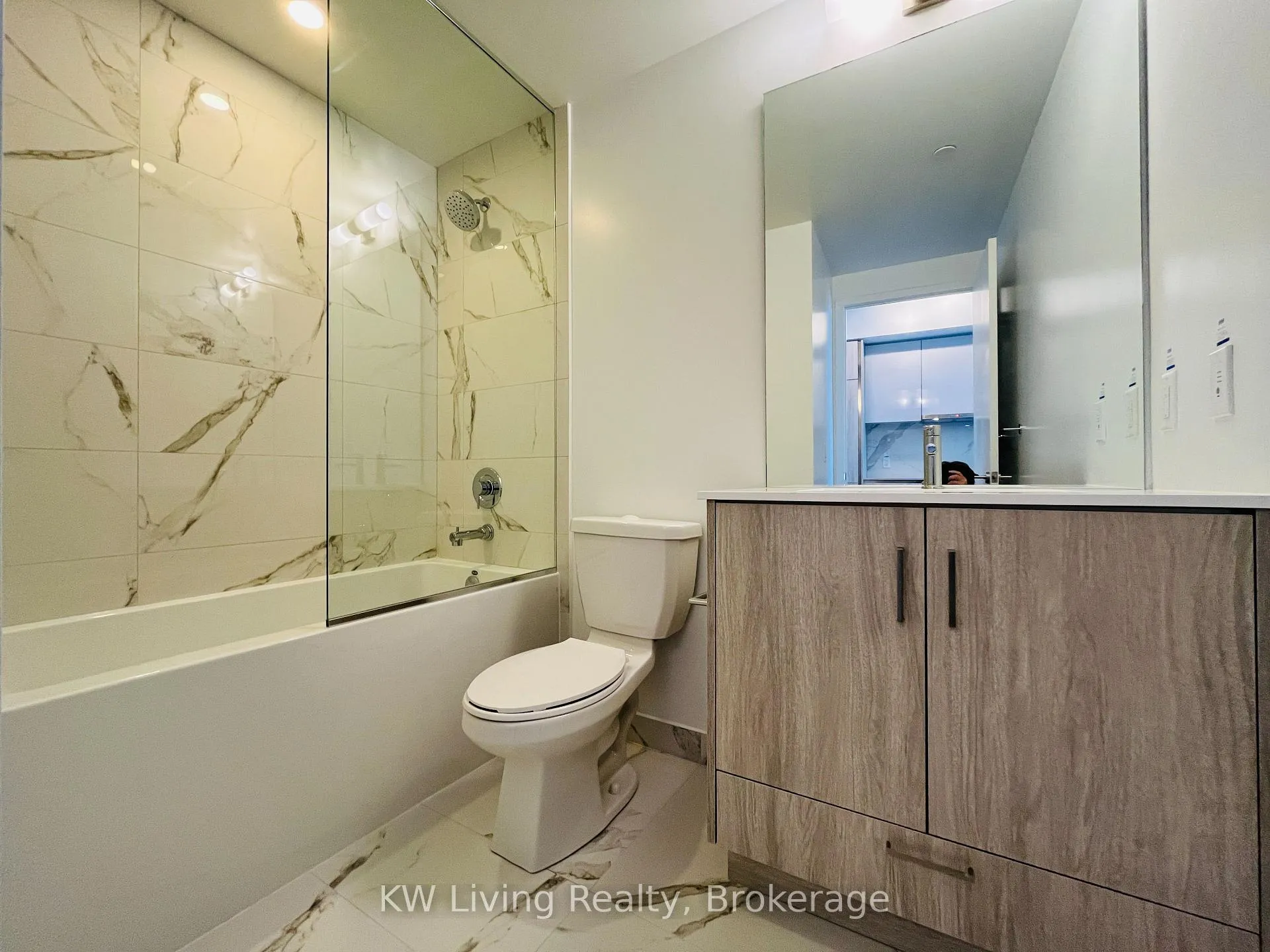 Photo 3 of Unit 4301, 180 Front Street E, Toronto, Moss Park — HOMEH