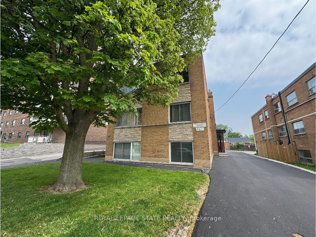 Photo 2 of 981 Mohawk Road E, Hamilton, Huntington — HOMEH