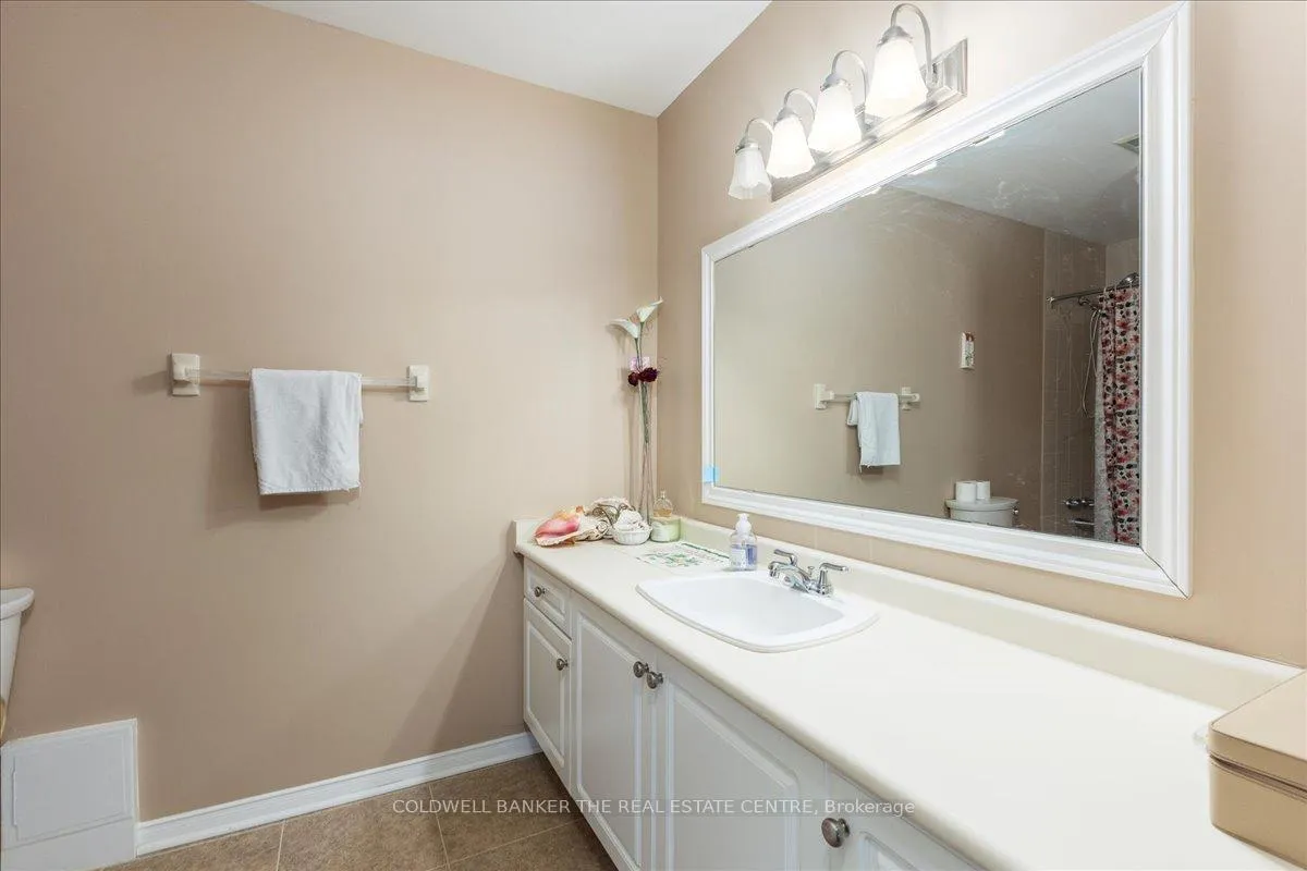 Photo 20 of Unit 105, 111 Grew Boulevard, Georgina, Sutton & Jackson's Point — HOMEH