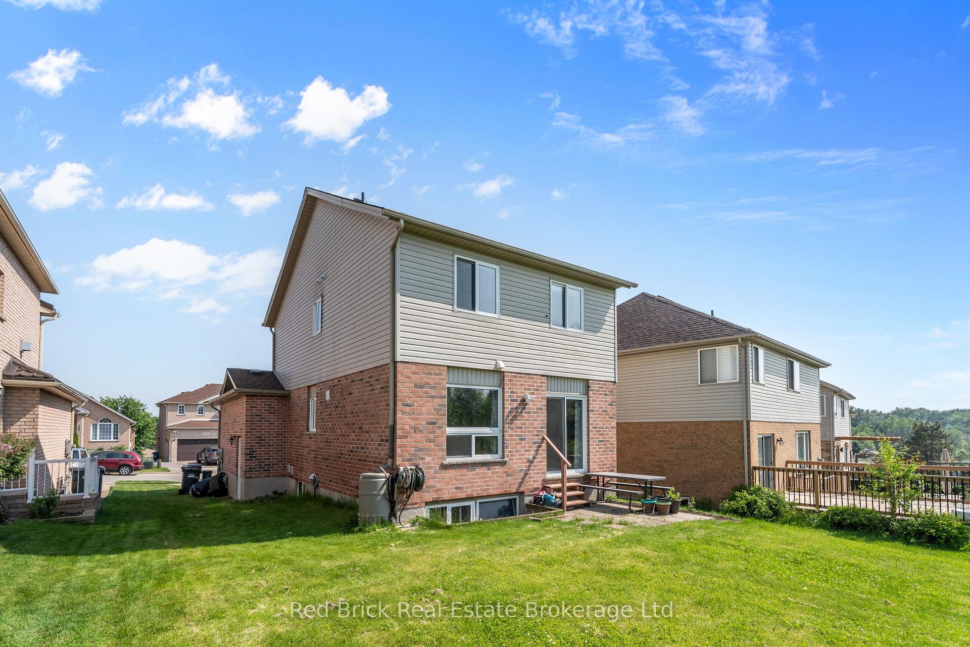 Photo 3 of 105 Flaherty Drive, Guelph, Willow West/Sugarbush/West Acres — HOMEH