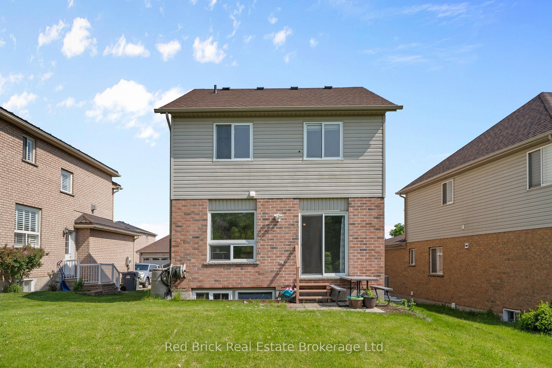 Photo 4 of 105 Flaherty Drive, Guelph, Willow West/Sugarbush/West Acres — HOMEH