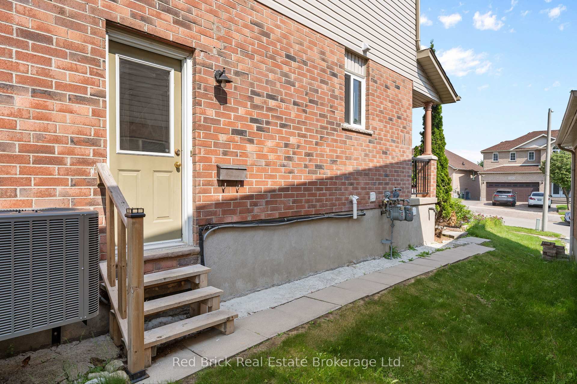 Photo 5 of 105 Flaherty Drive, Guelph, Willow West/Sugarbush/West Acres — HOMEH