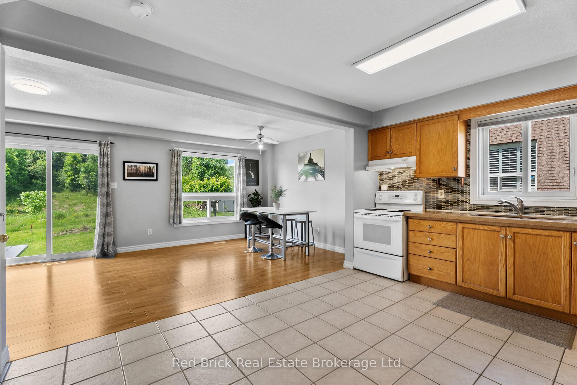 Photo 7 of 105 Flaherty Drive, Guelph, Willow West/Sugarbush/West Acres — HOMEH