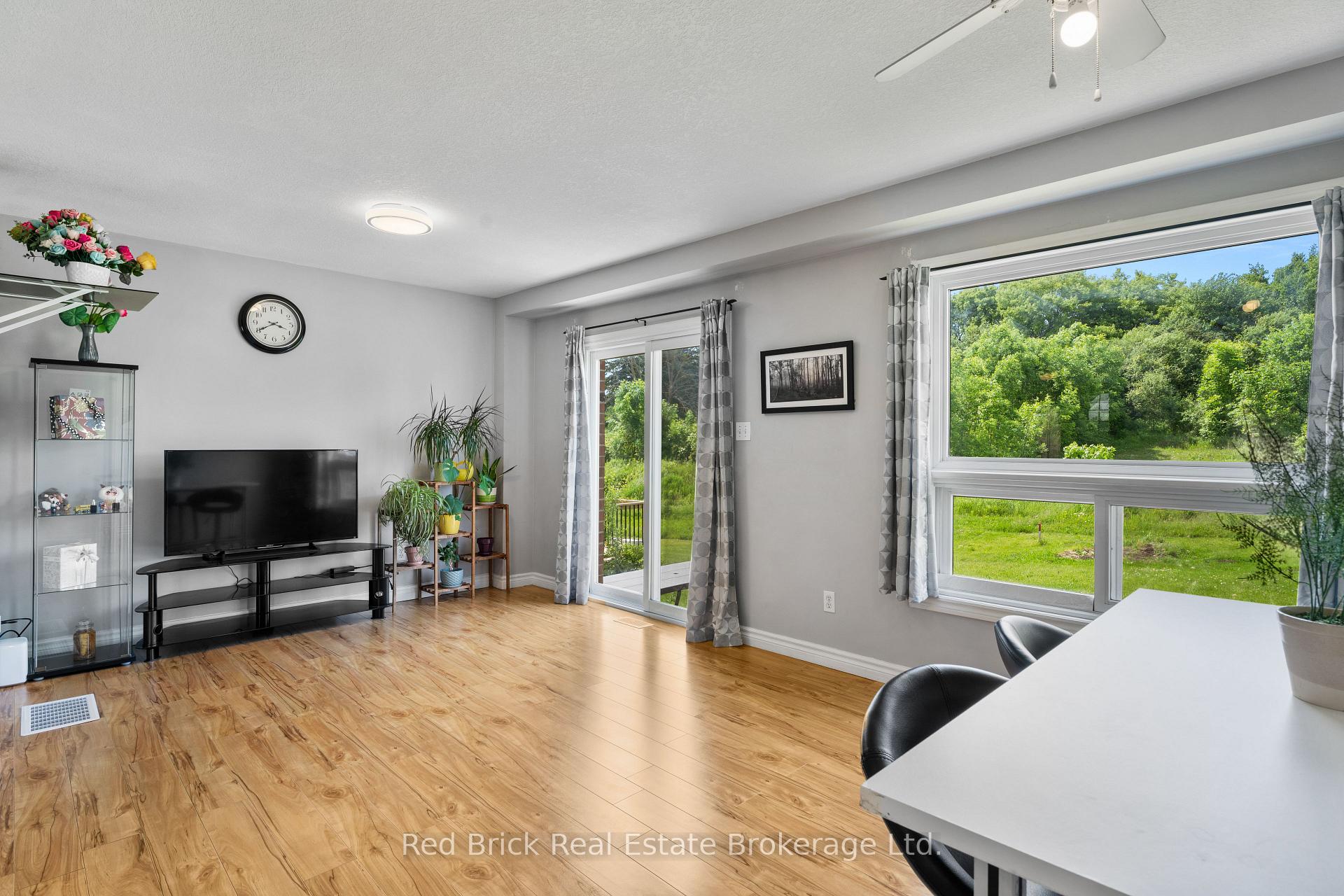 Photo 8 of 105 Flaherty Drive, Guelph, Willow West/Sugarbush/West Acres — HOMEH