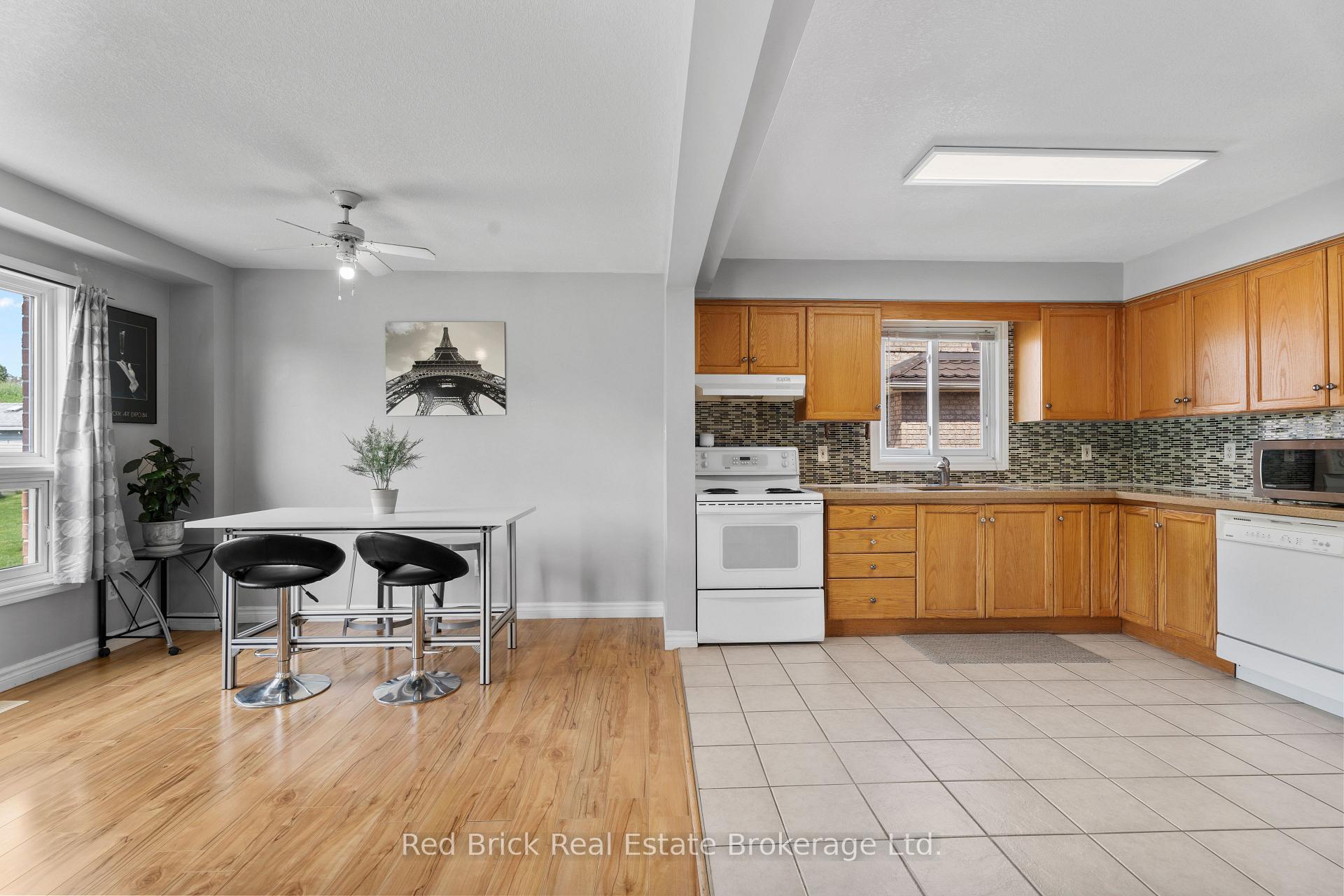 Photo 10 of 105 Flaherty Drive, Guelph, Willow West/Sugarbush/West Acres — HOMEH