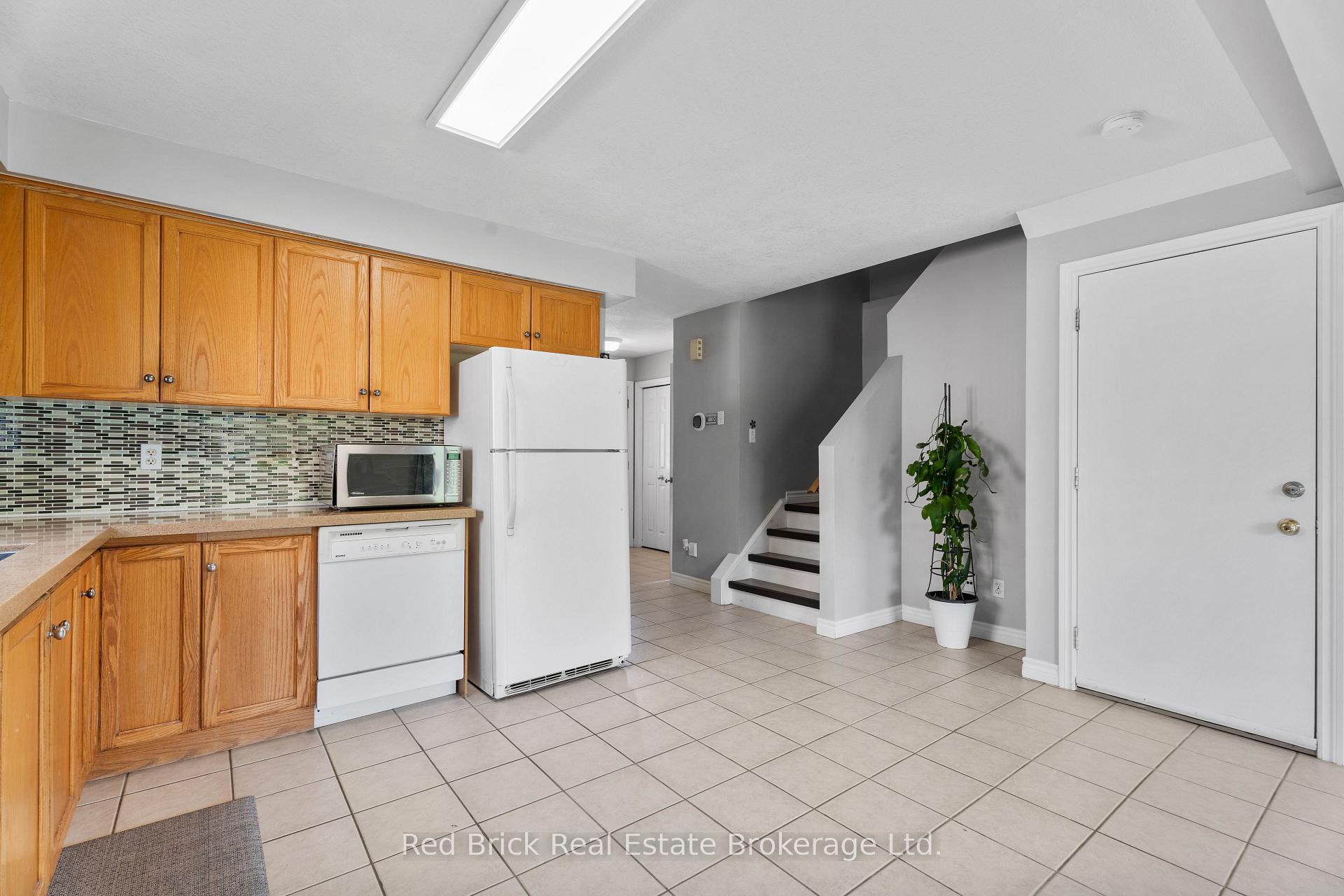 Photo 11 of 105 Flaherty Drive, Guelph, Willow West/Sugarbush/West Acres — HOMEH