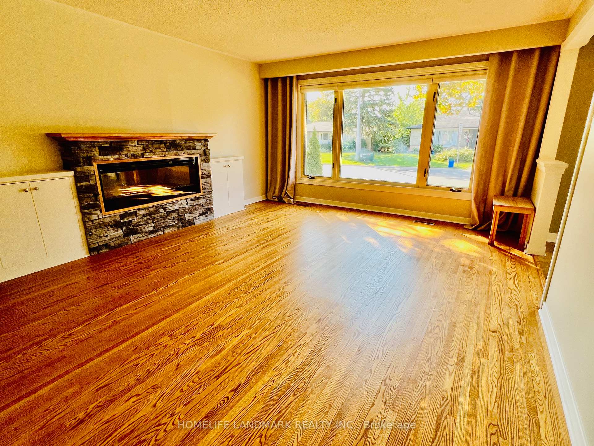 Photo 4 of 74 Devins Drive, Aurora, Aurora Heights — HOMEH