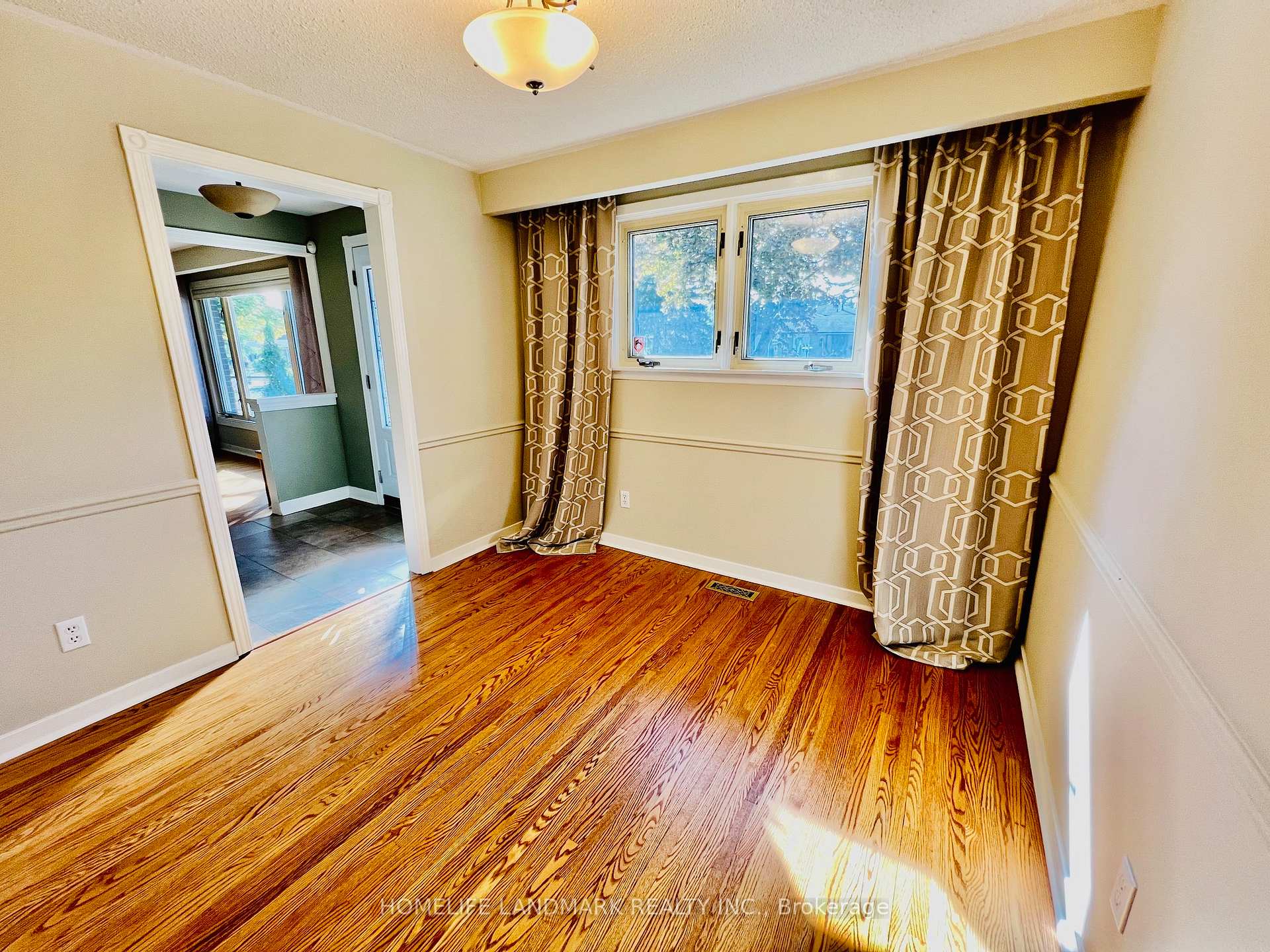 Photo 3 of 74 Devins Drive, Aurora, Aurora Heights — HOMEH