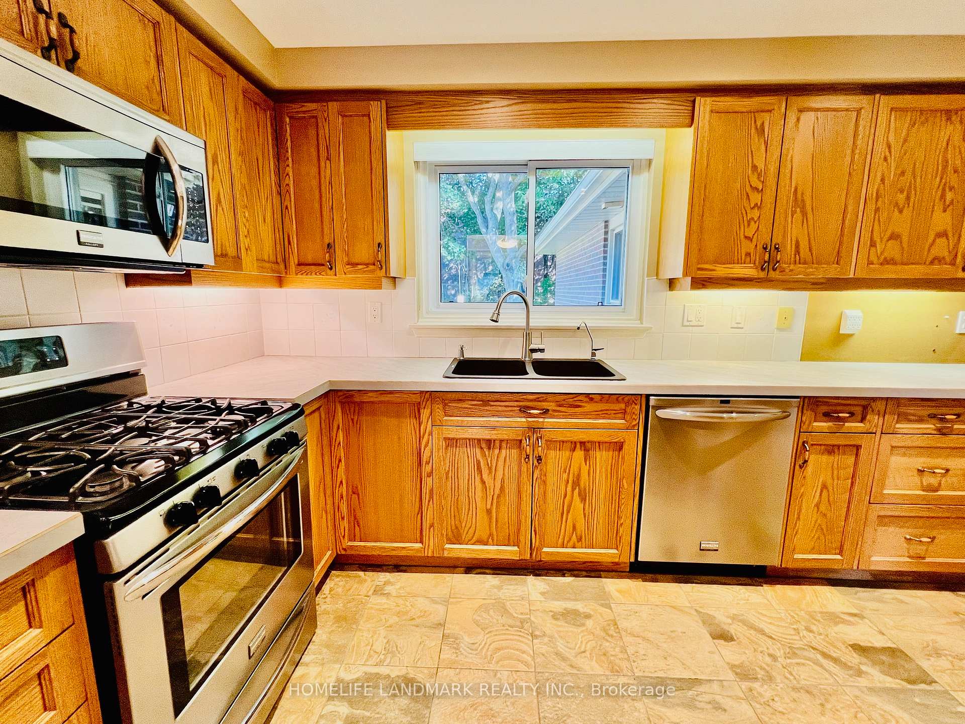 Photo 7 of 74 Devins Drive, Aurora, Aurora Heights — HOMEH