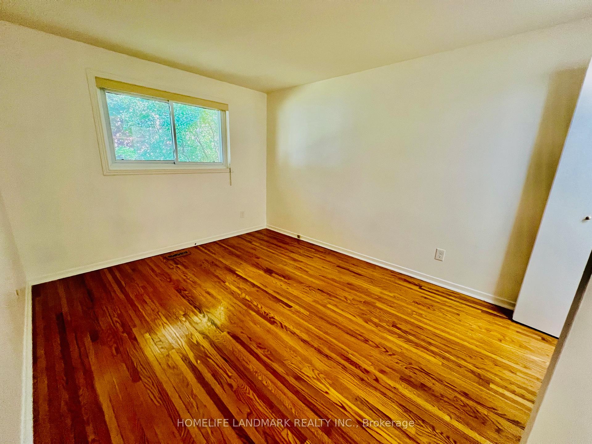 Photo 16 of 74 Devins Drive, Aurora, Aurora Heights — HOMEH
