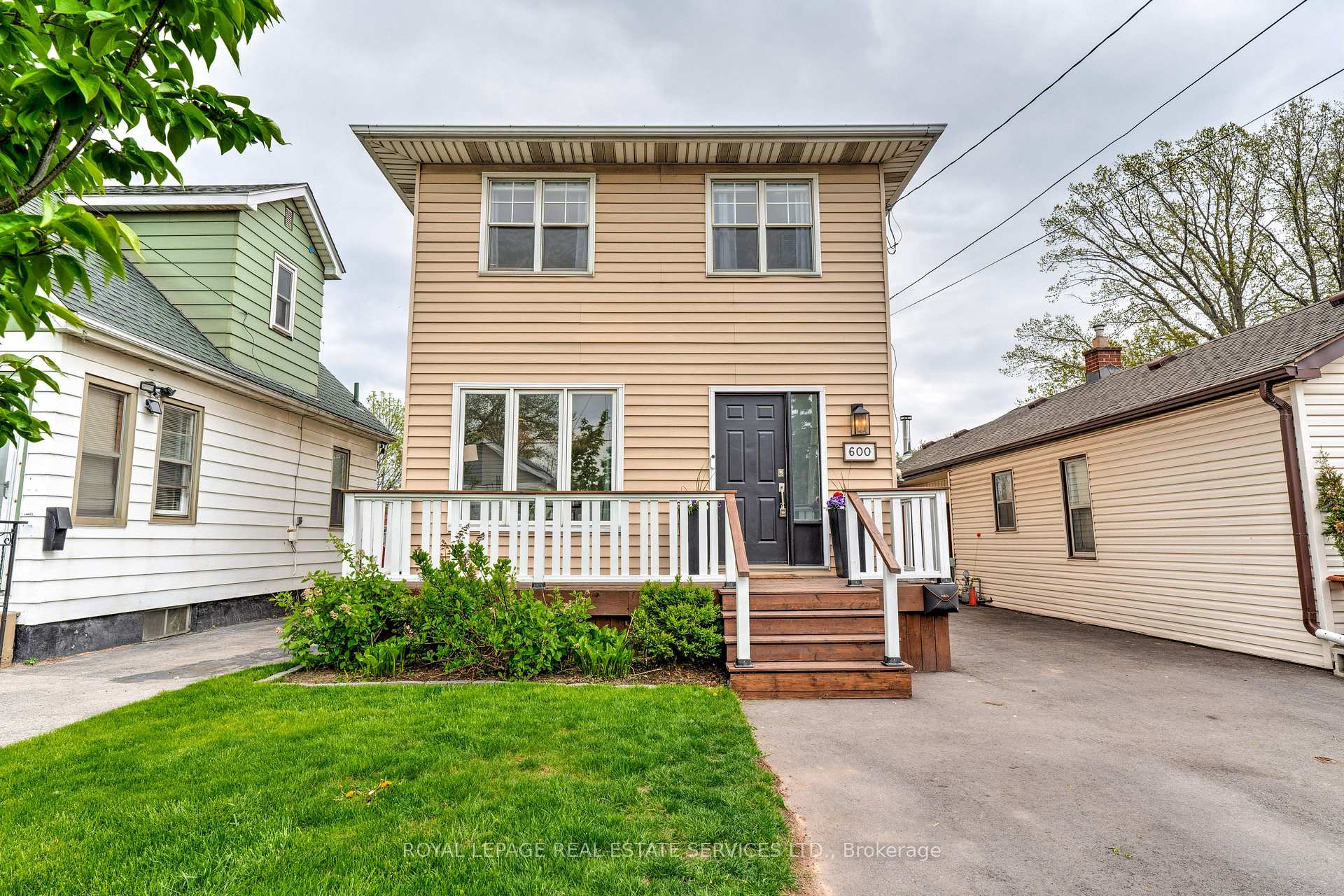 Front of 600 Quebec Street