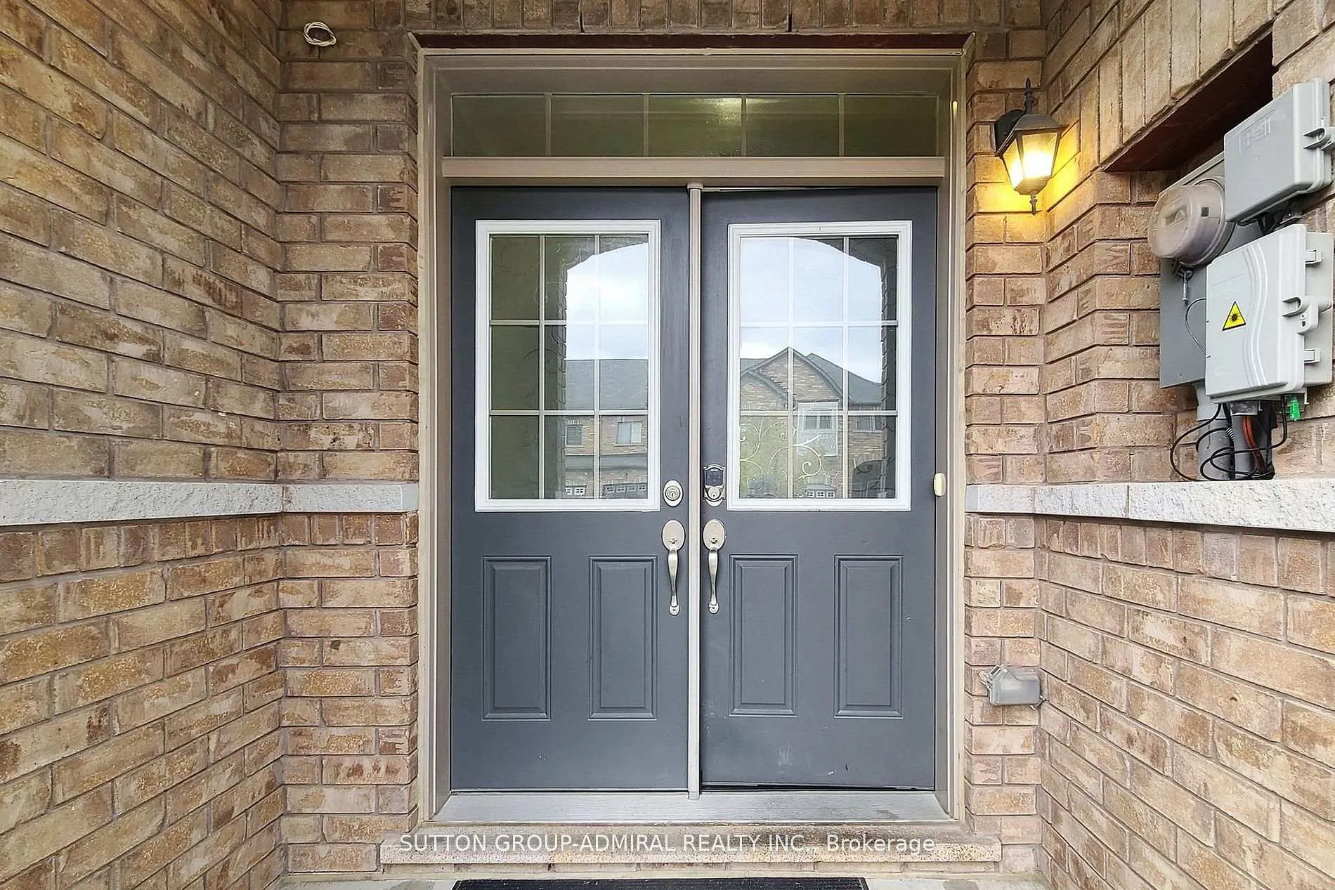 Photo 2 of 74 Davenfield Circle, Brampton, Bram East — HOMEH