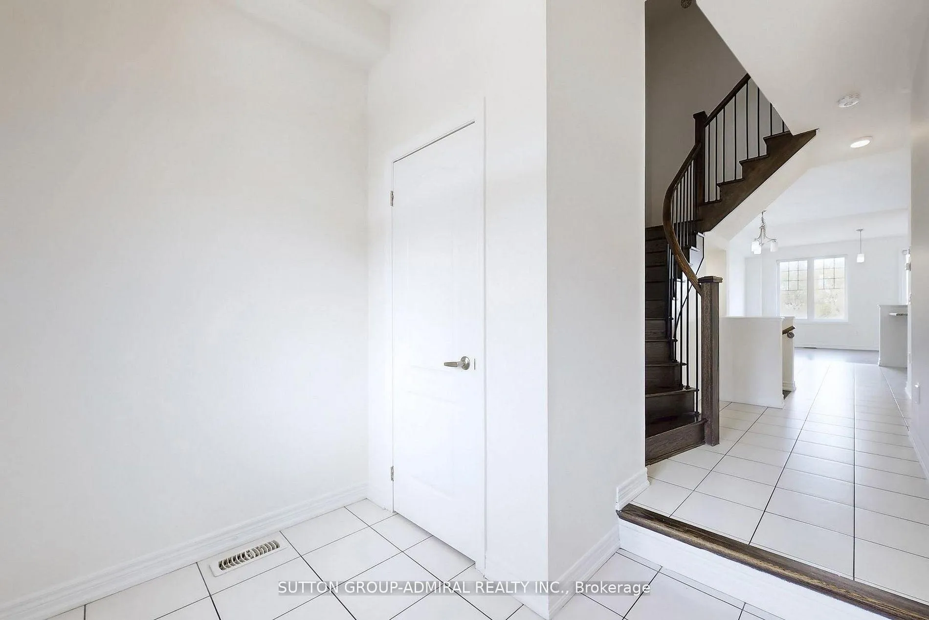 Photo 4 of 74 Davenfield Circle, Brampton, Bram East — HOMEH