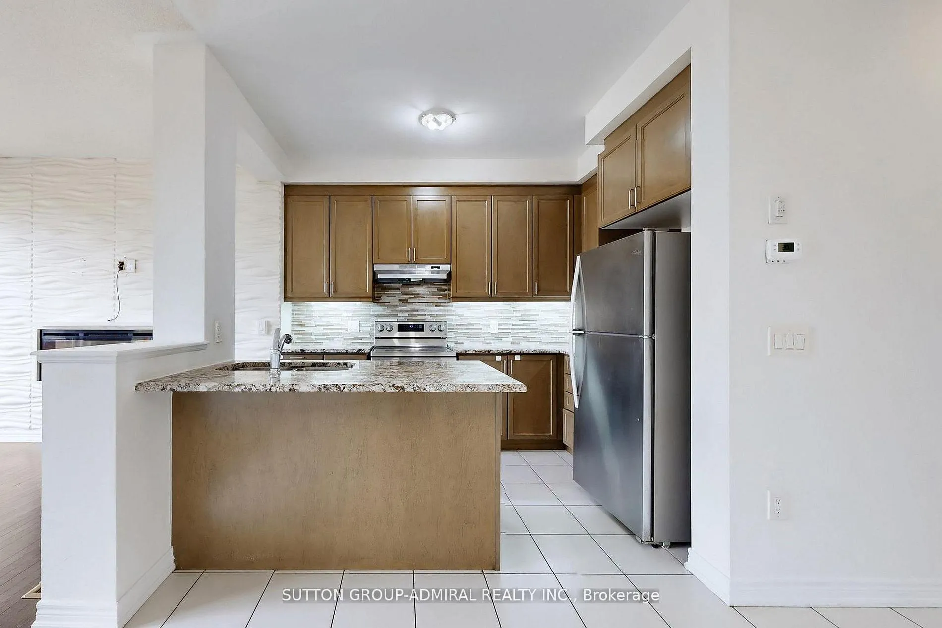 Photo 5 of 74 Davenfield Circle, Brampton, Bram East — HOMEH