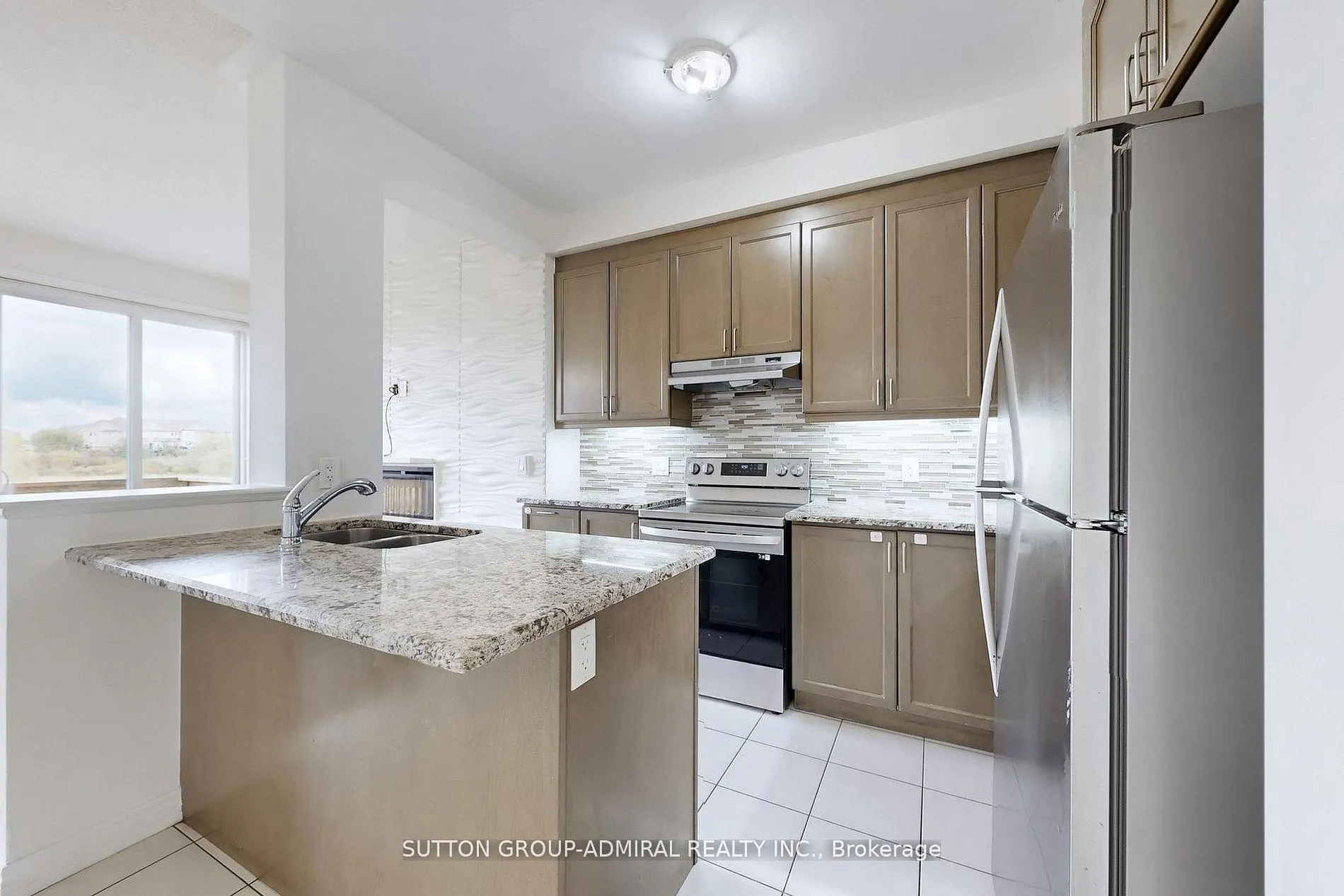 Photo 6 of 74 Davenfield Circle, Brampton, Bram East — HOMEH