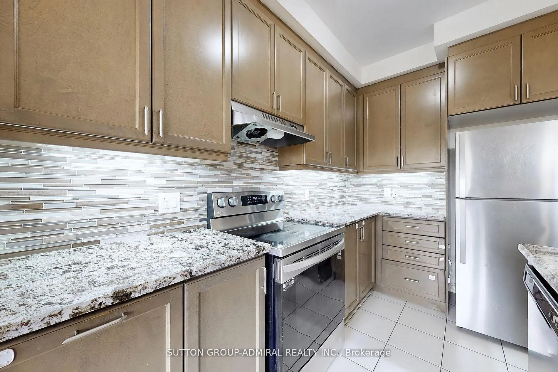 Photo 8 of 74 Davenfield Circle, Brampton, Bram East — HOMEH