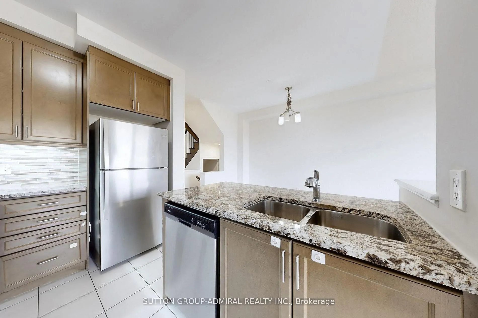 Photo 9 of 74 Davenfield Circle, Brampton, Bram East — HOMEH