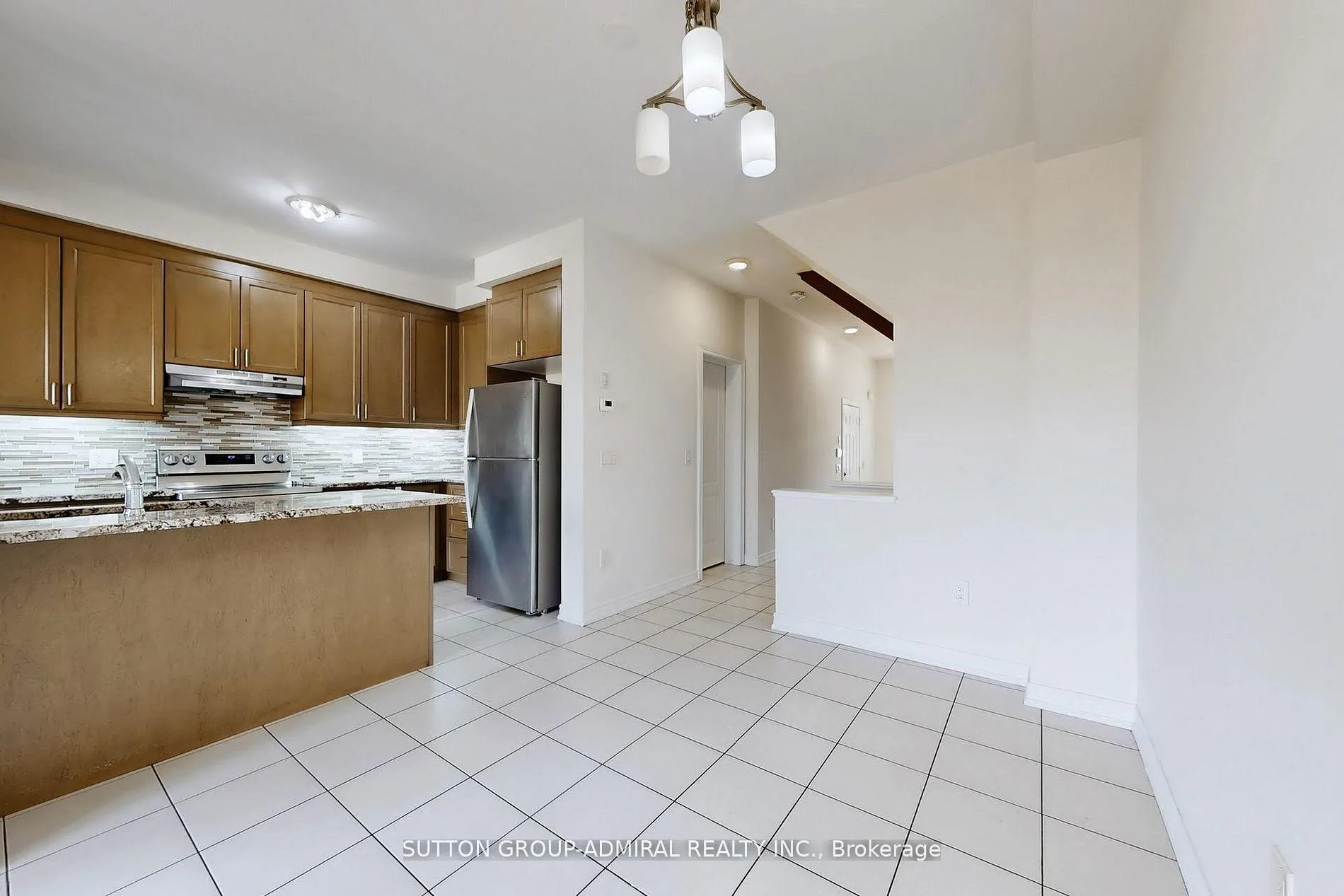 Photo 10 of 74 Davenfield Circle, Brampton, Bram East — HOMEH