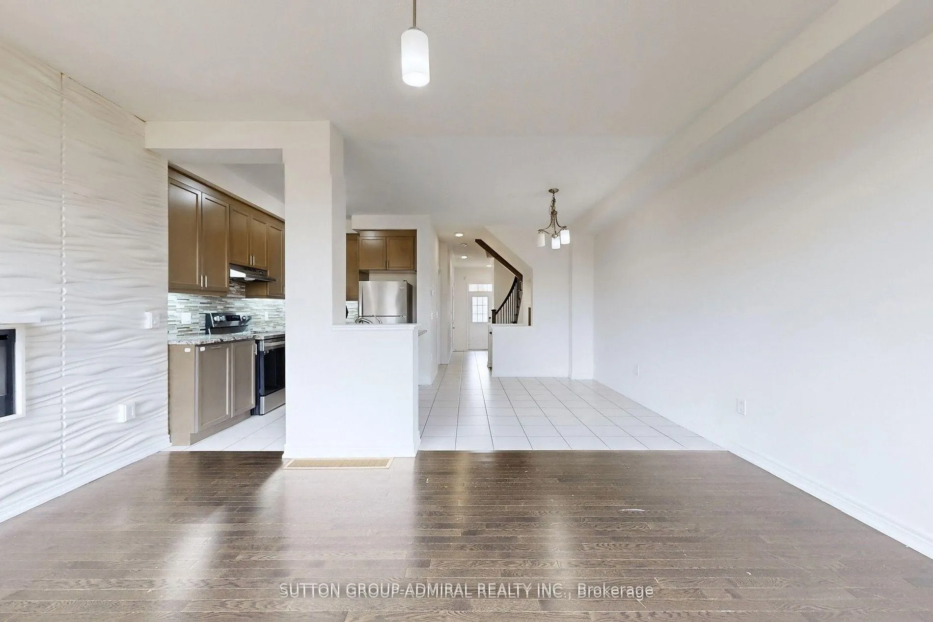 Photo 12 of 74 Davenfield Circle, Brampton, Bram East — HOMEH