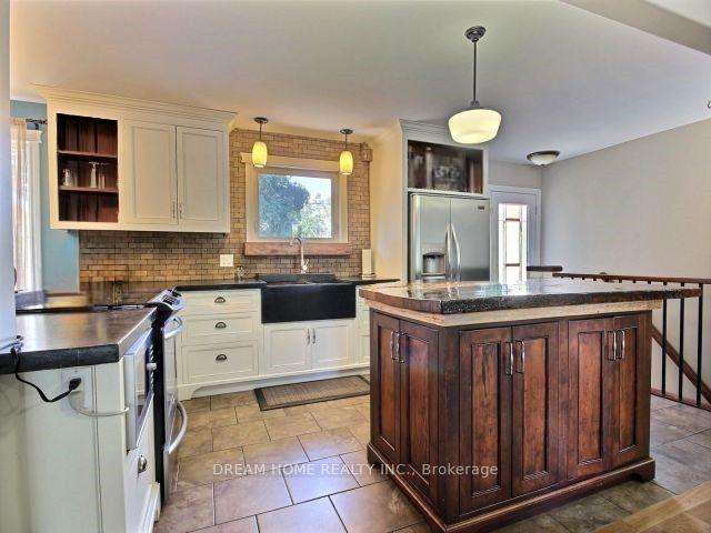 Photo 3 of 110 Johnson Street, Barrie, Codrington — HOMEH