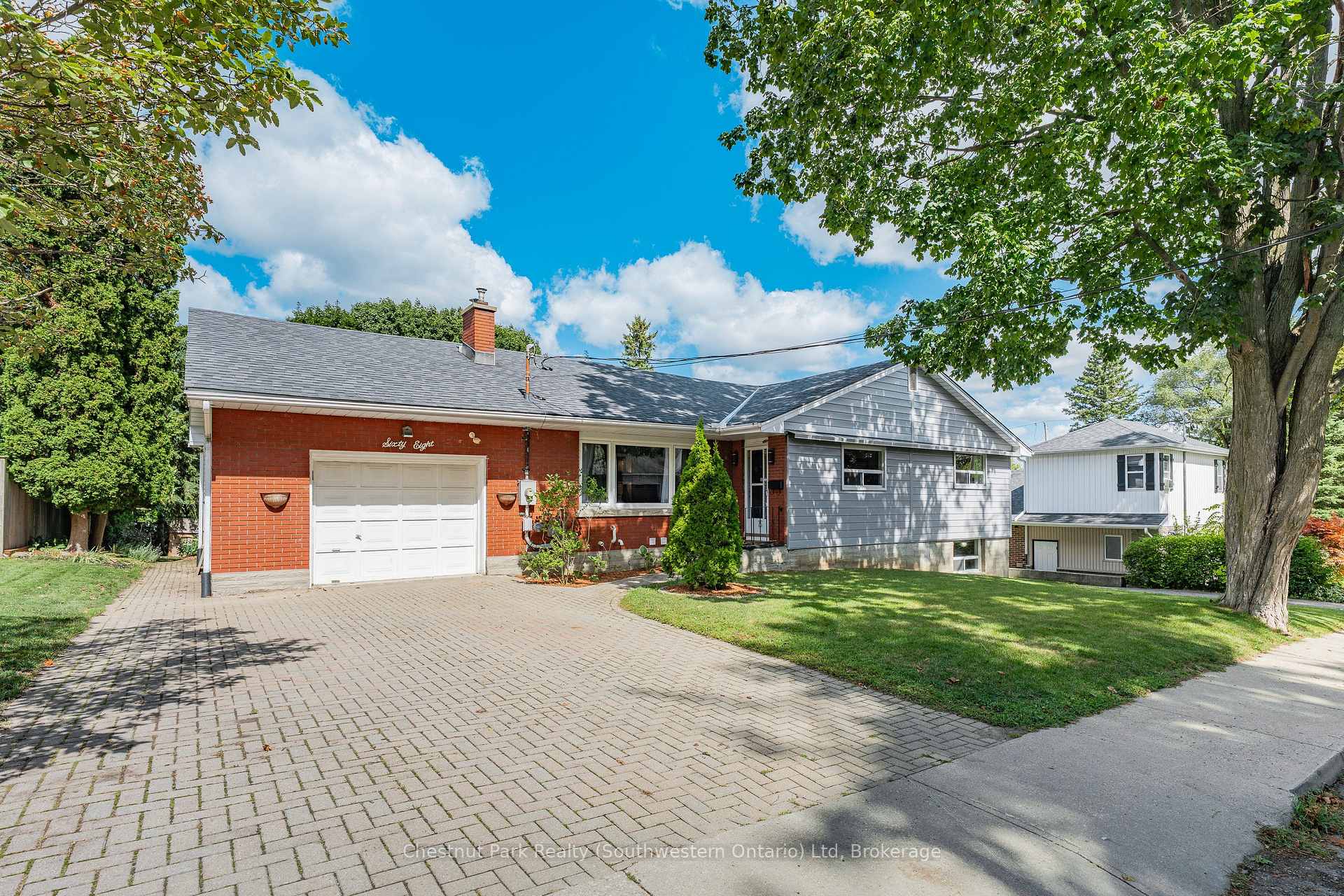 Photo 4 of 68 Lemon Street, Guelph, St. George's — HOMEH
