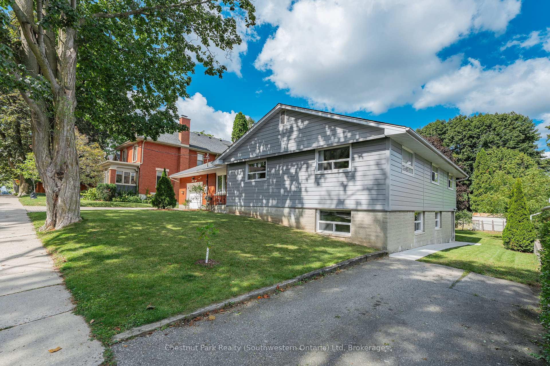 Photo 5 of 68 Lemon Street, Guelph, St. George's — HOMEH