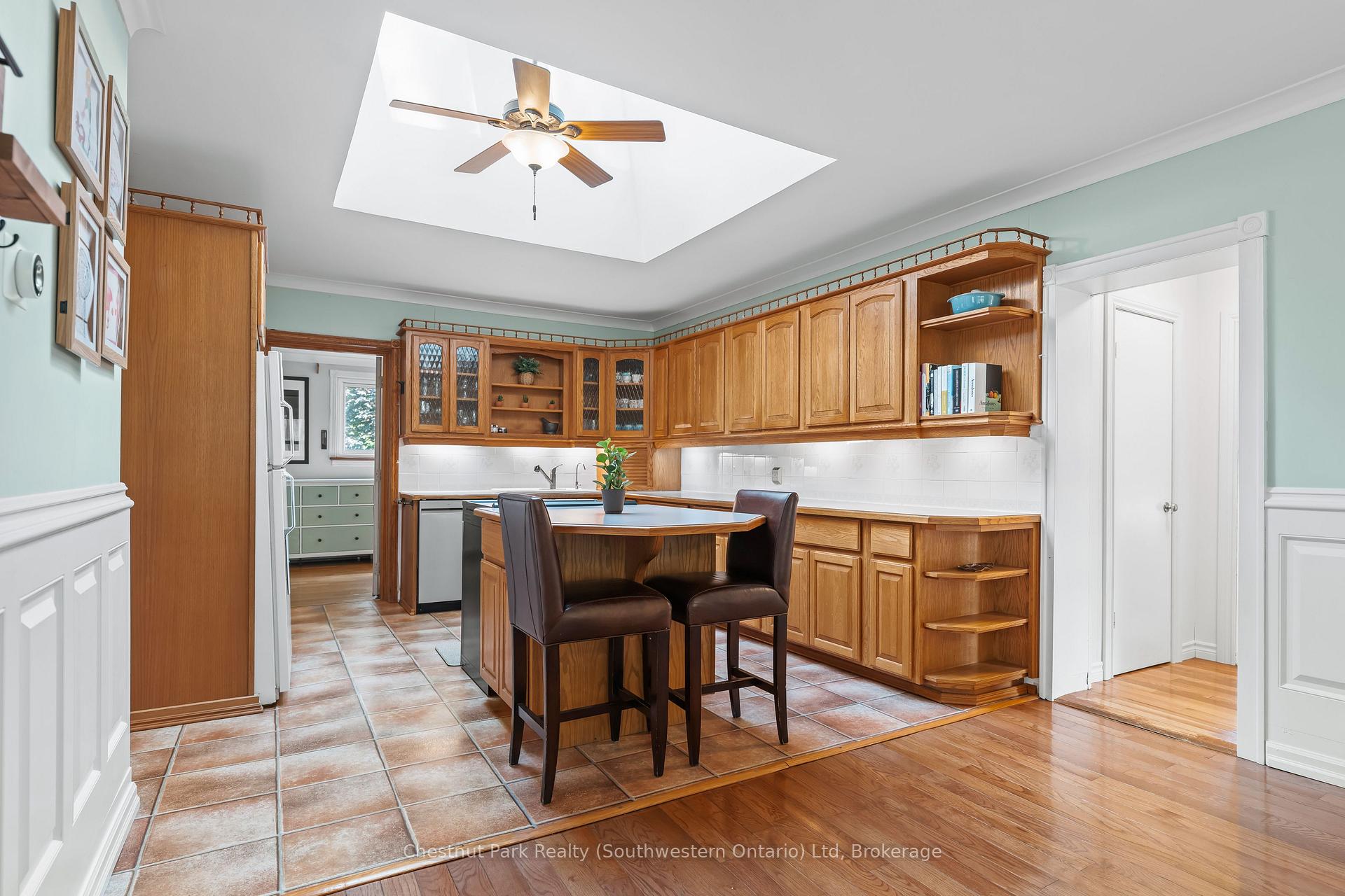 Photo 12 of 68 Lemon Street, Guelph, St. George's — HOMEH