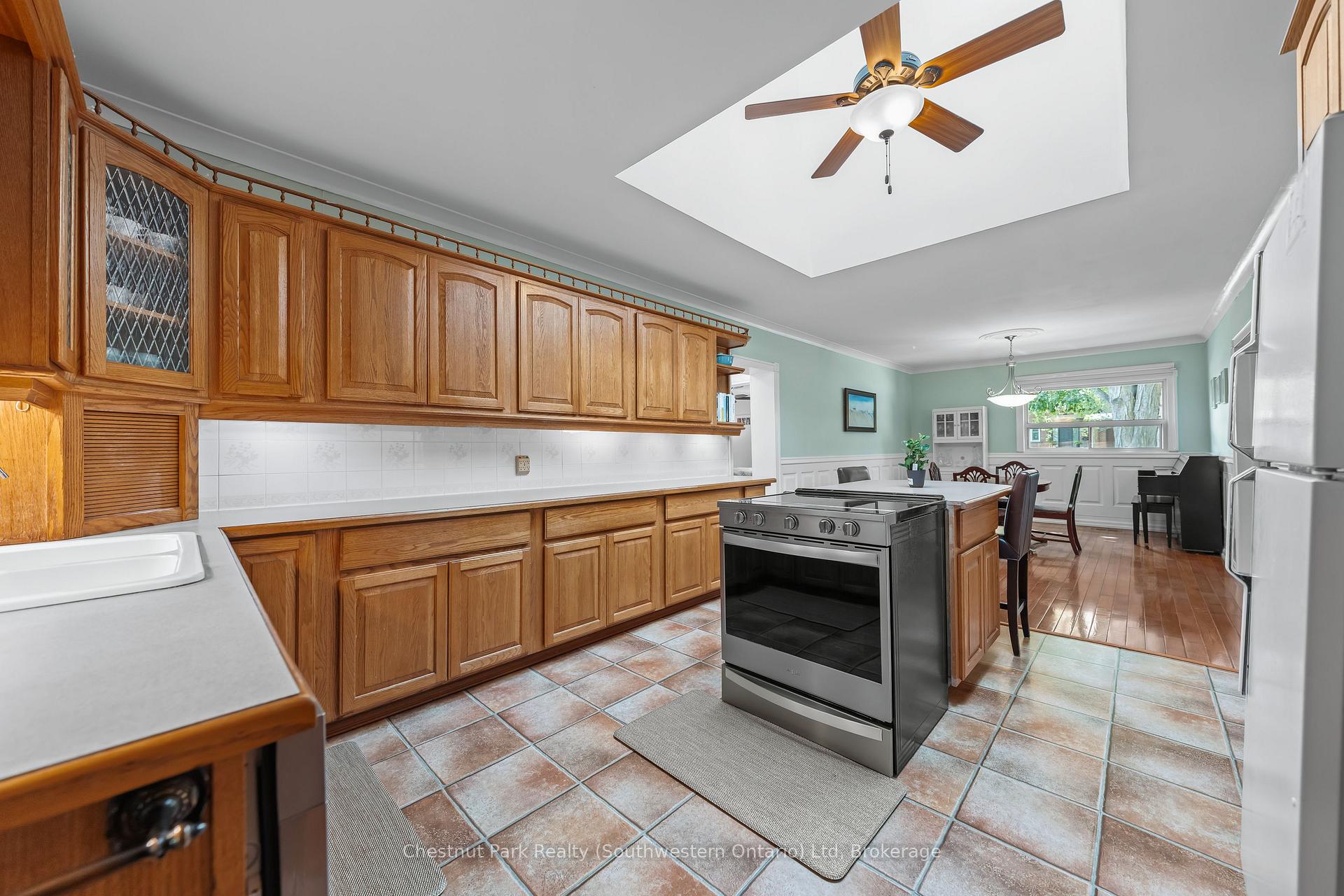 Photo 14 of 68 Lemon Street, Guelph, St. George's — HOMEH