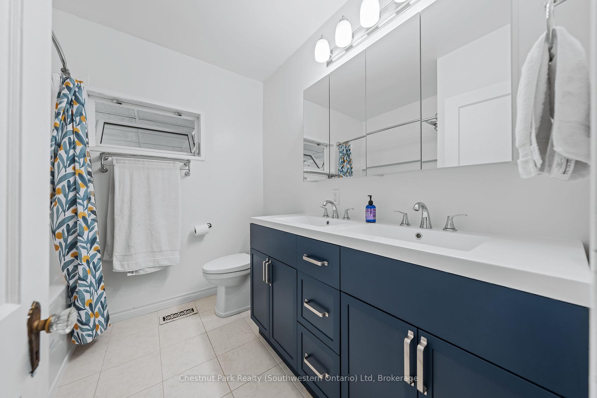 Photo 22 of 68 Lemon Street, Guelph, St. George's — HOMEH